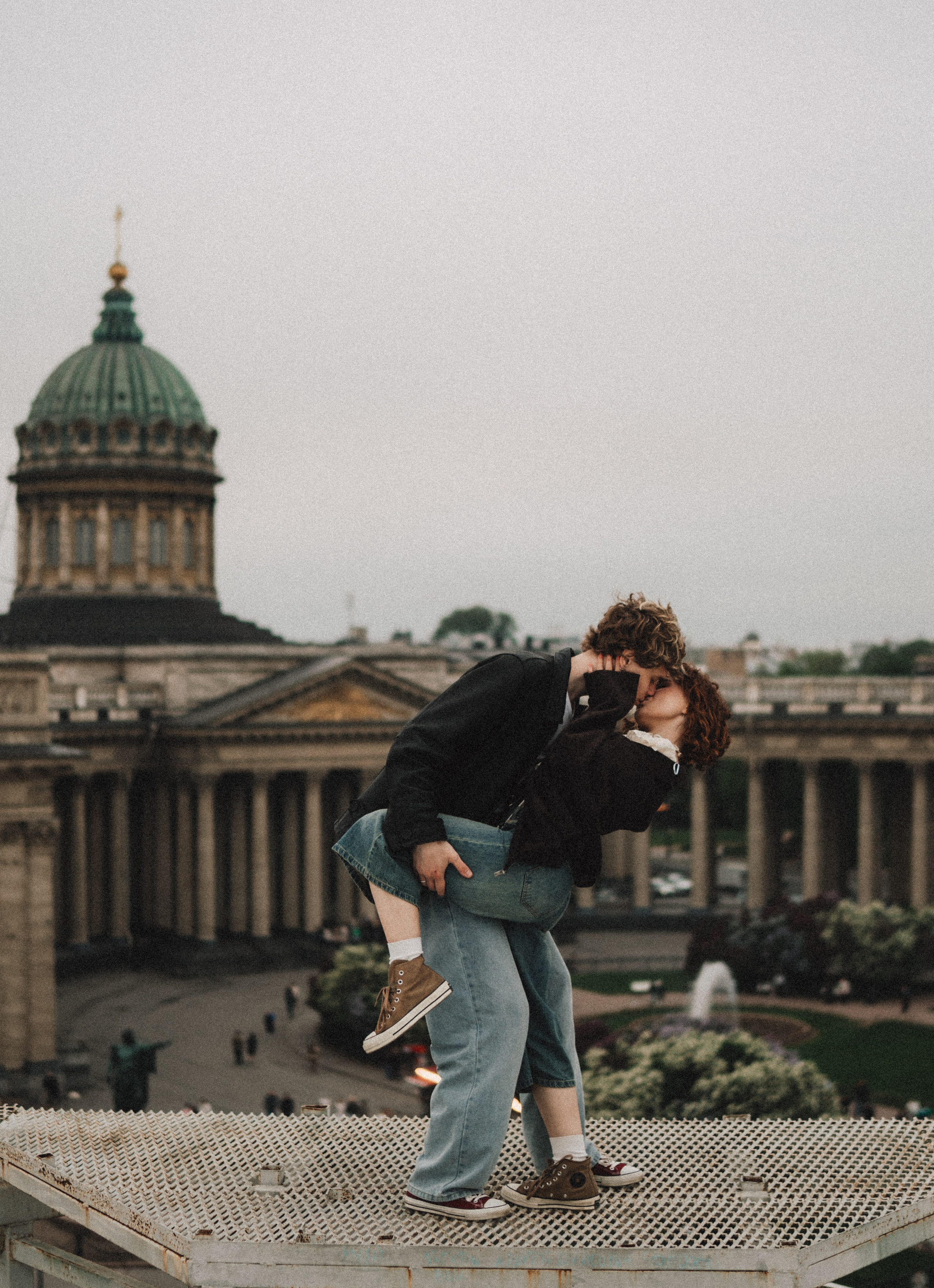 Фотосессия на крыше. парная съемка на крыше. Фотосессия лавстори СПб. Федосова Елизавета - свадебный фотограф СПб. 