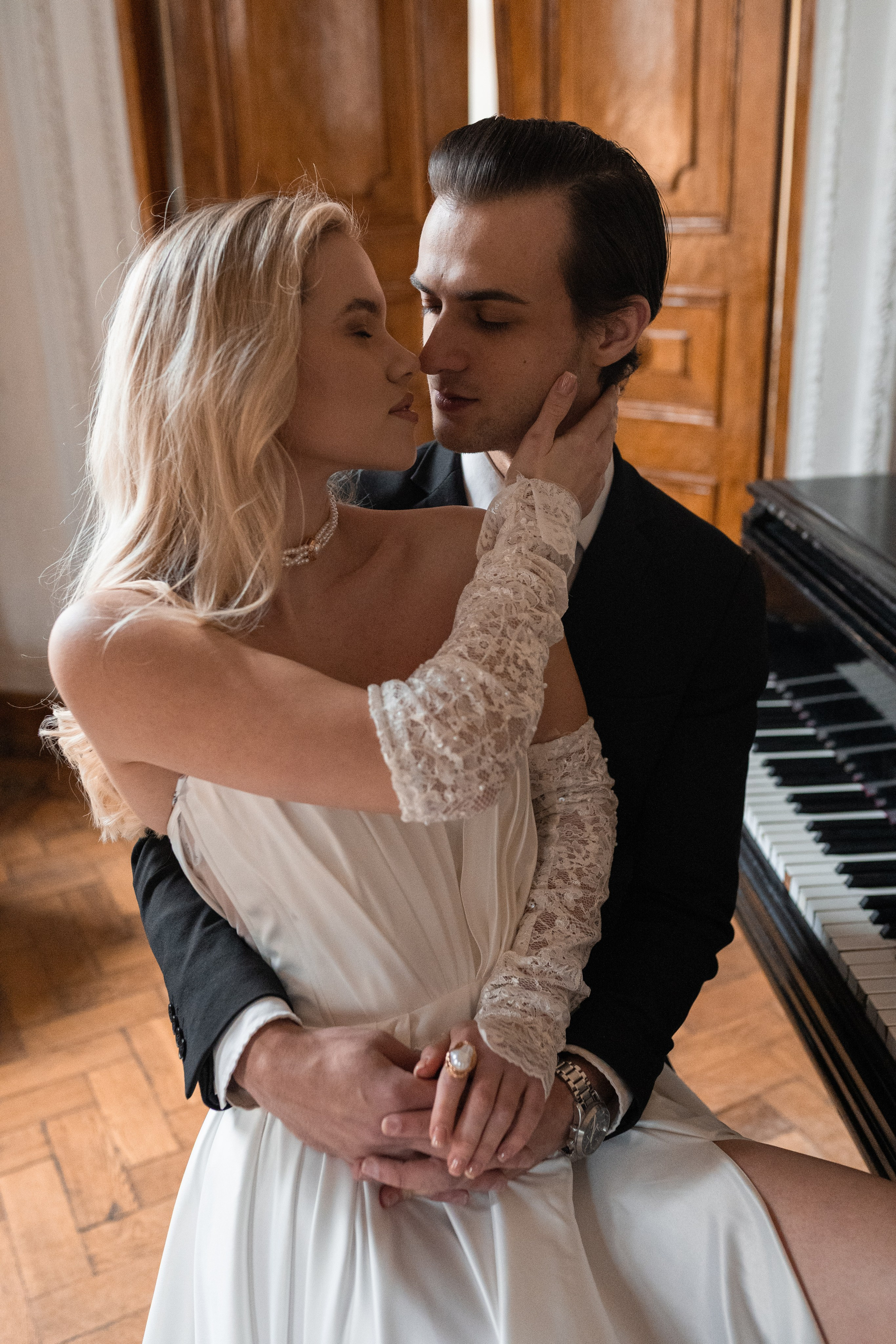 Свадебная фотосессия в Пушкинской библиотеке. Свадебный фотограф в Москве Анна Полушина