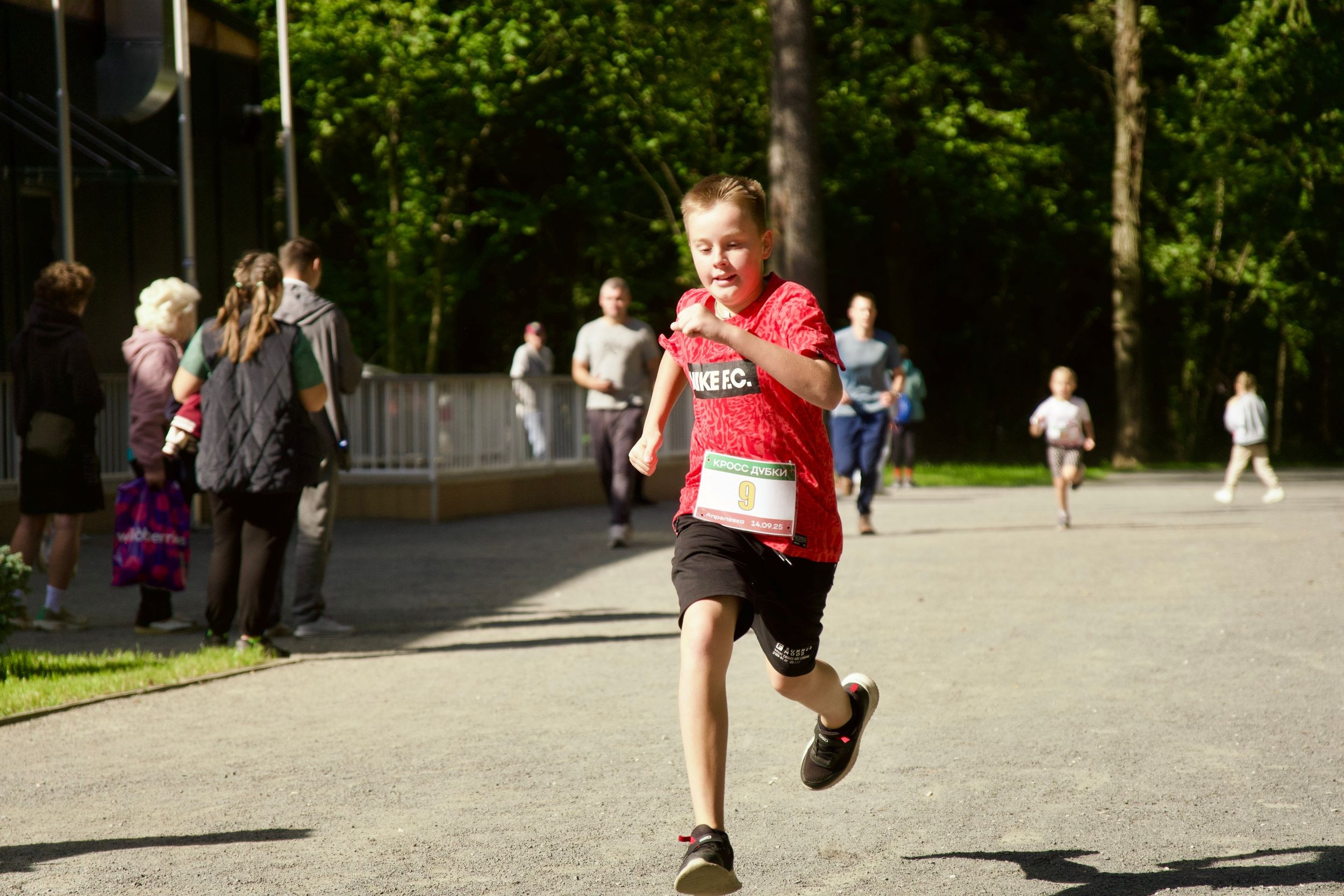 Забег в парке «Дубки». Кафе «БЕЛКА НАШЕПТАЛА». Ну оооочень концептуальное кафе