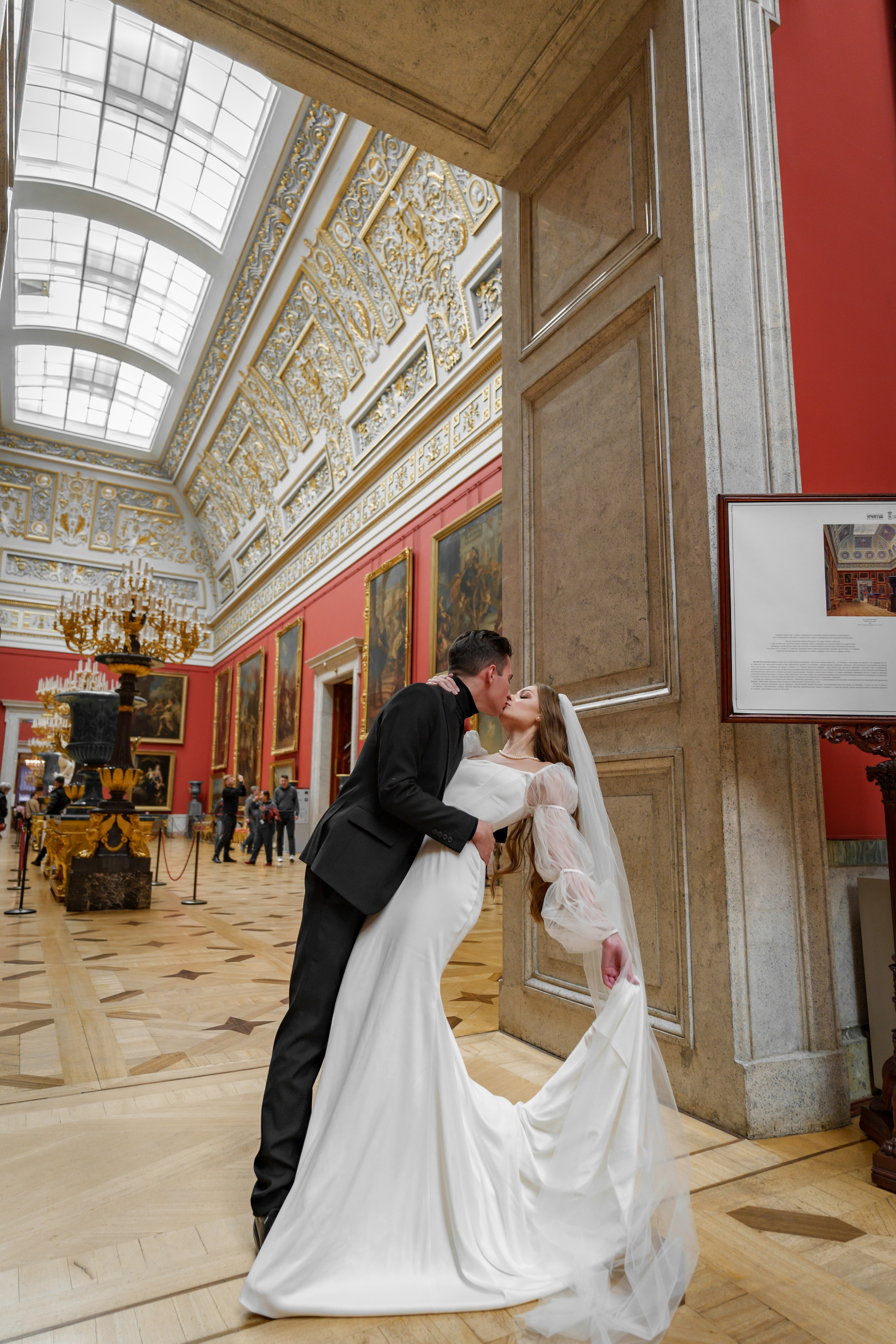 Фотосессия в Эрмитаже упрекрасно передаст Ваш стиль свадьбы!