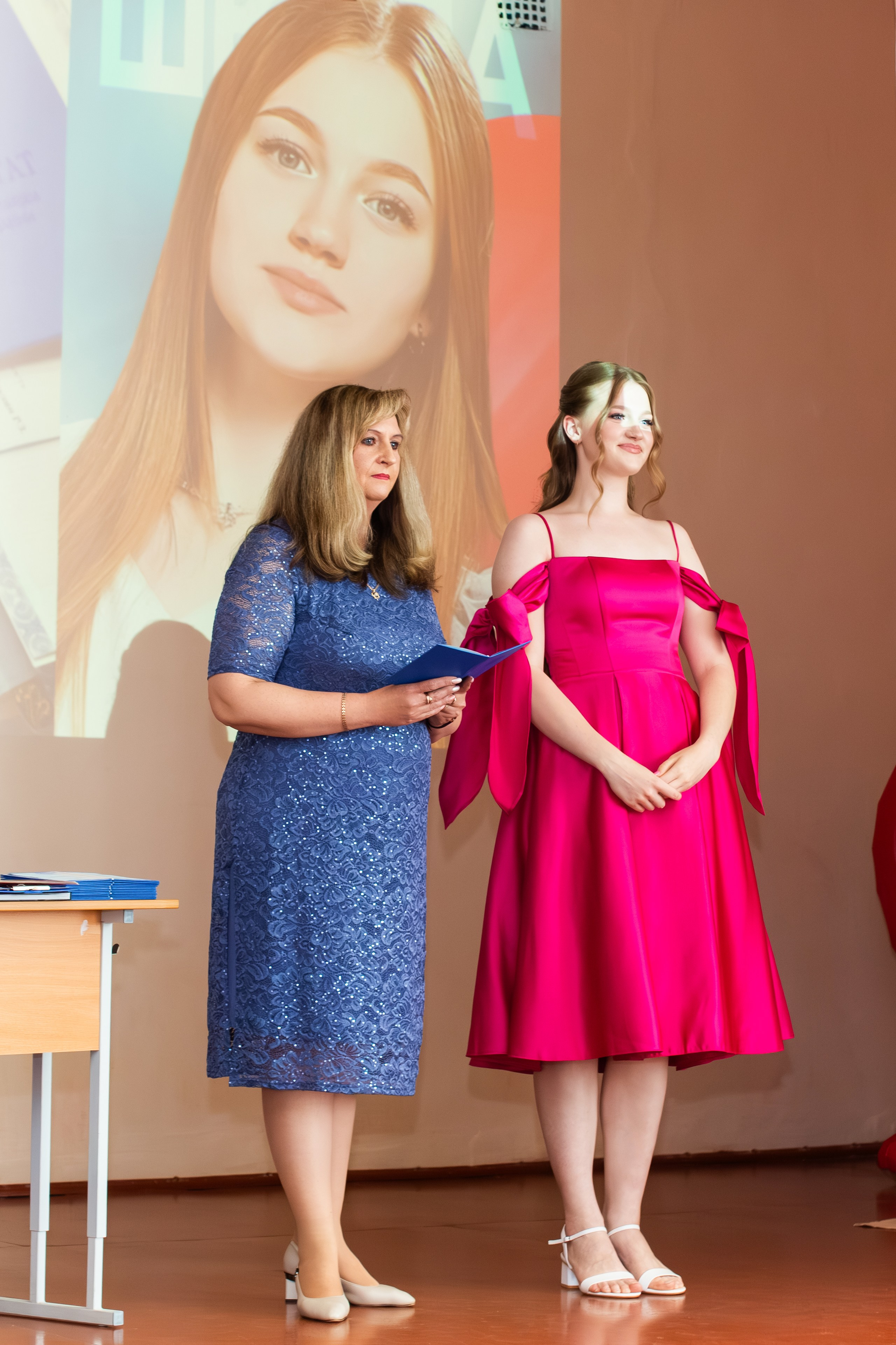 ВРУЧЕНИЕ ДИПЛОМОВ 2025 4 ШКОЛА Г.МЦЕНСК. Профессиональный фотограф в Мценске и Орловской области