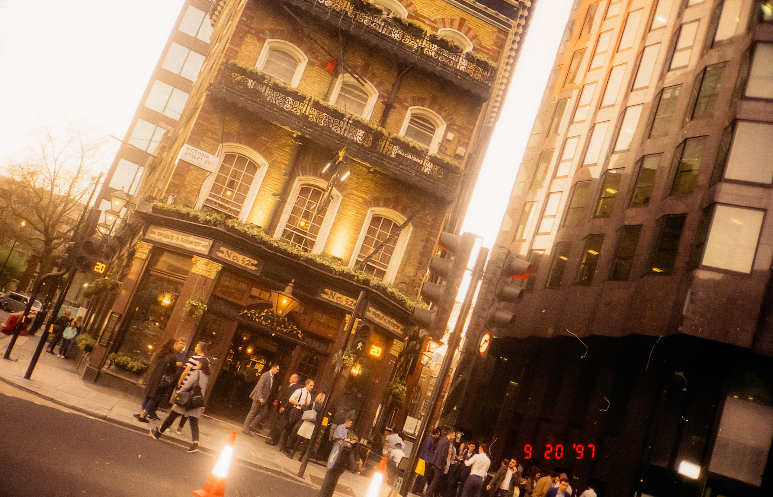 Analogue london. Iraogo