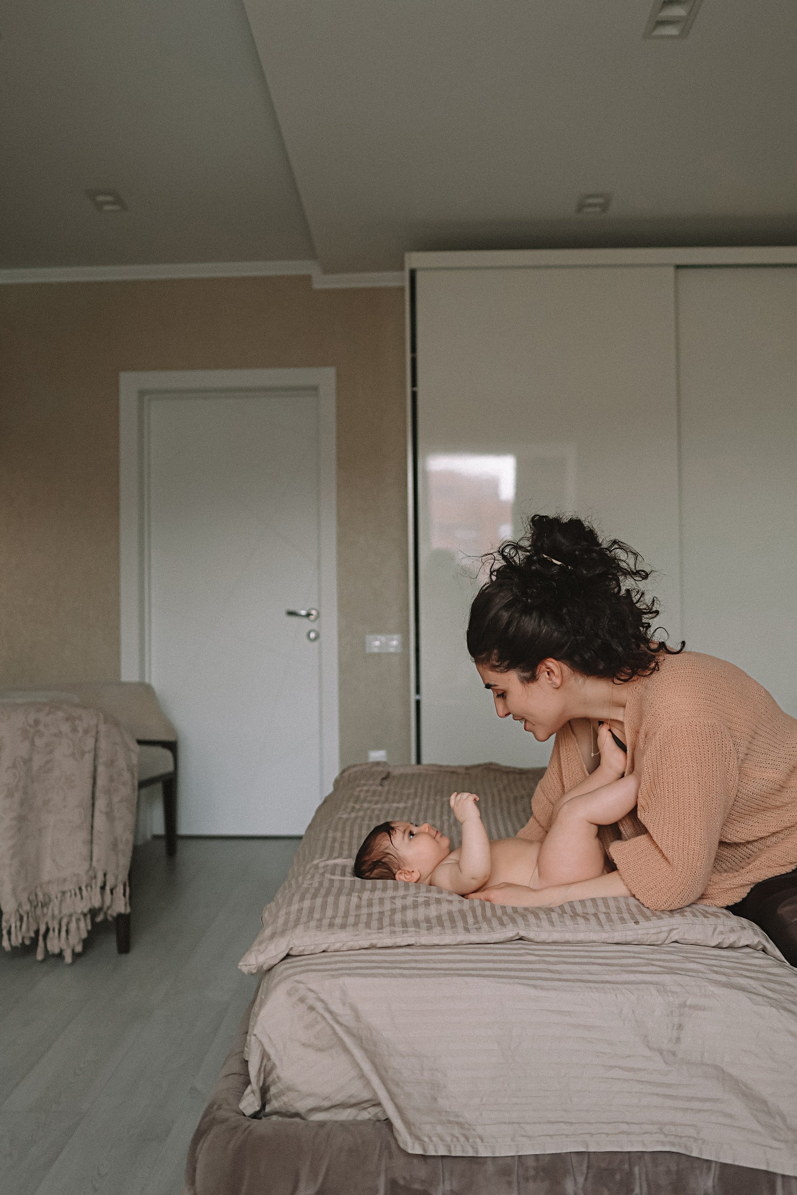 С малышкой. Семейный фотограф Тюмень, фотограф на роды Салмина Мария