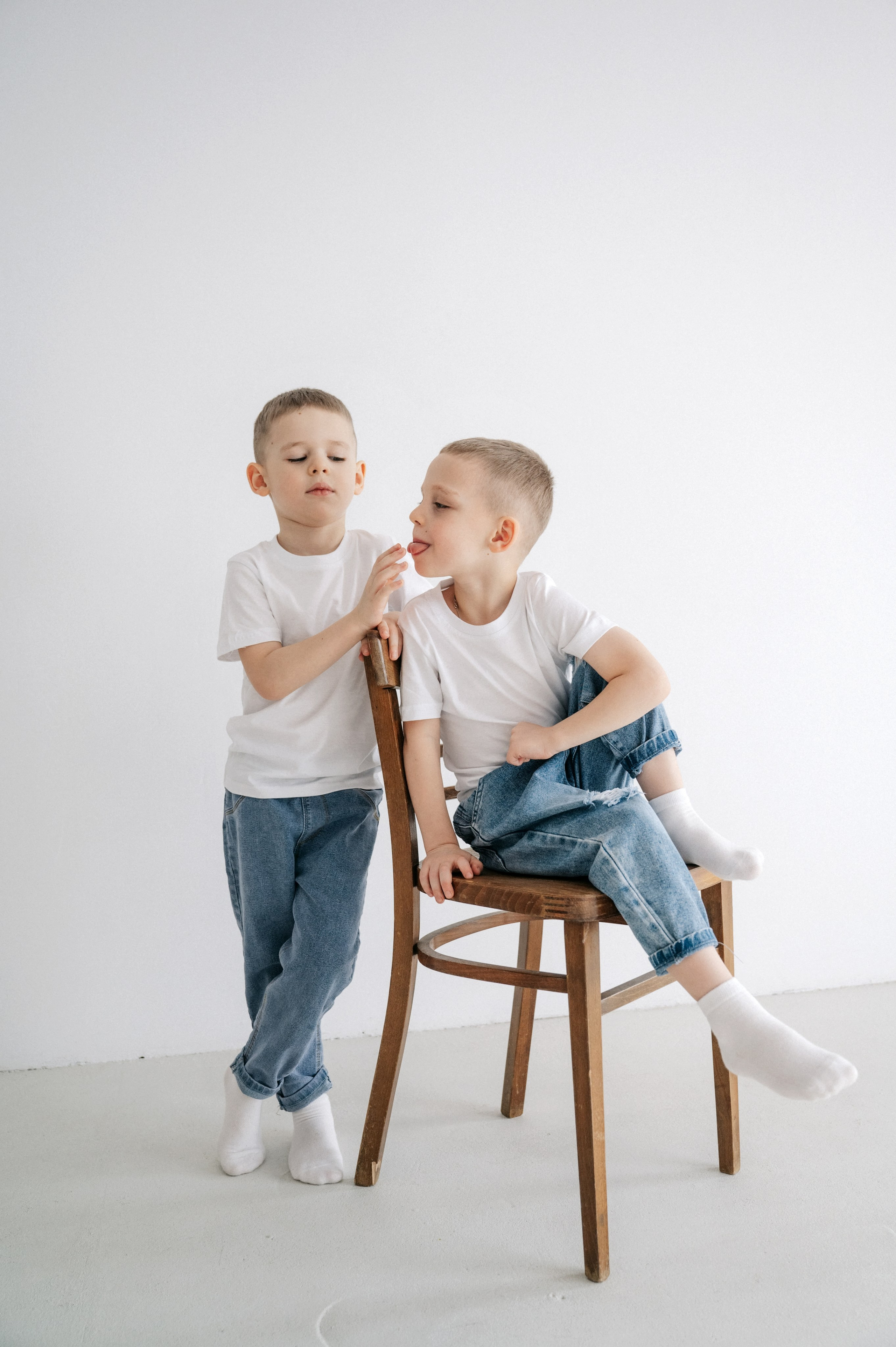 Семейная фотосессия мамы с сыновьями в фотостудии в Королёве. Свадебный и семейный фотограф Виктория Носачёва. Щелково, Москва и МО