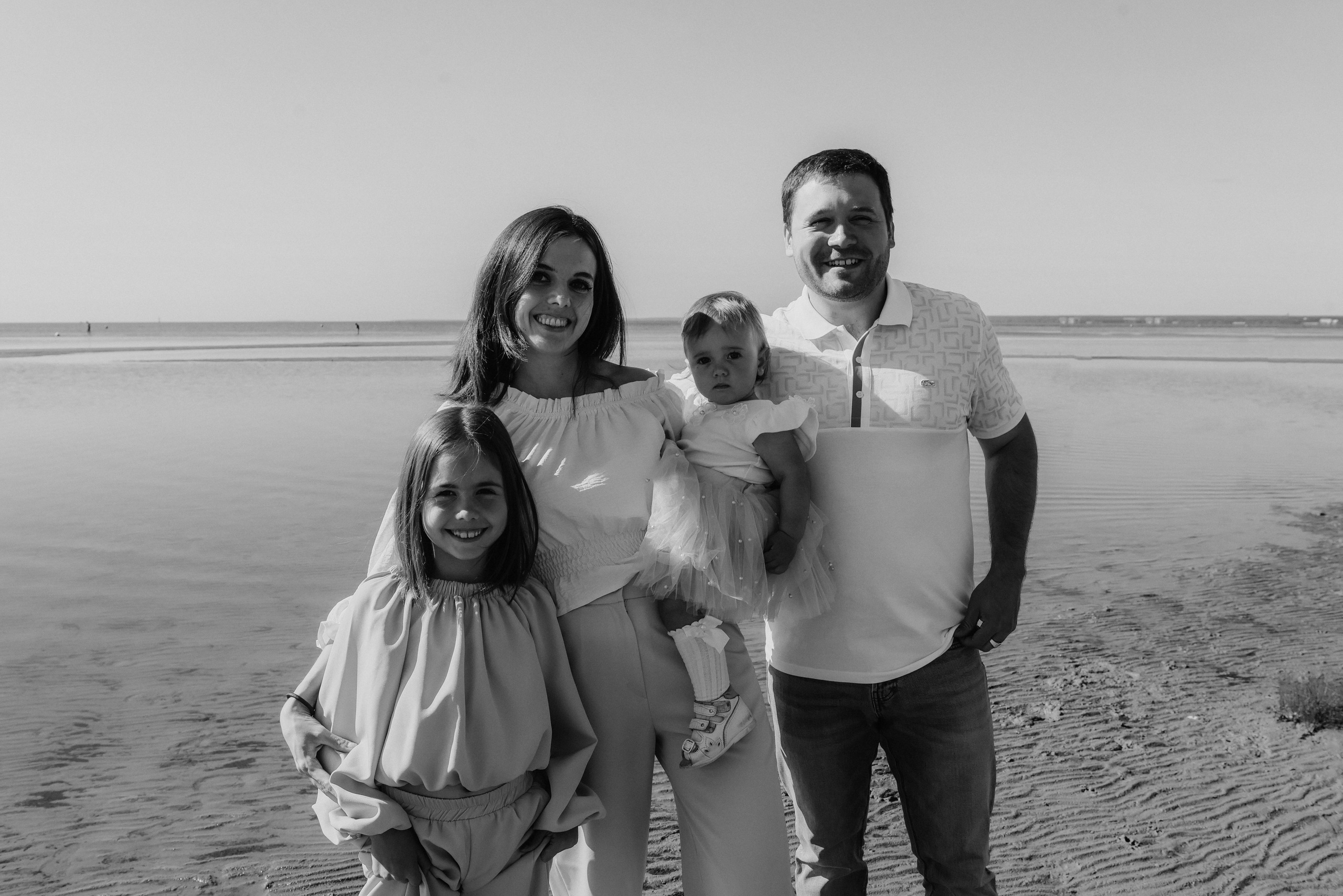 Семейная фотопрогулка на заливе. Алена Виталий Илона Ника. Семейный и свадебный фотограф в Санкт-Петербурге Яна