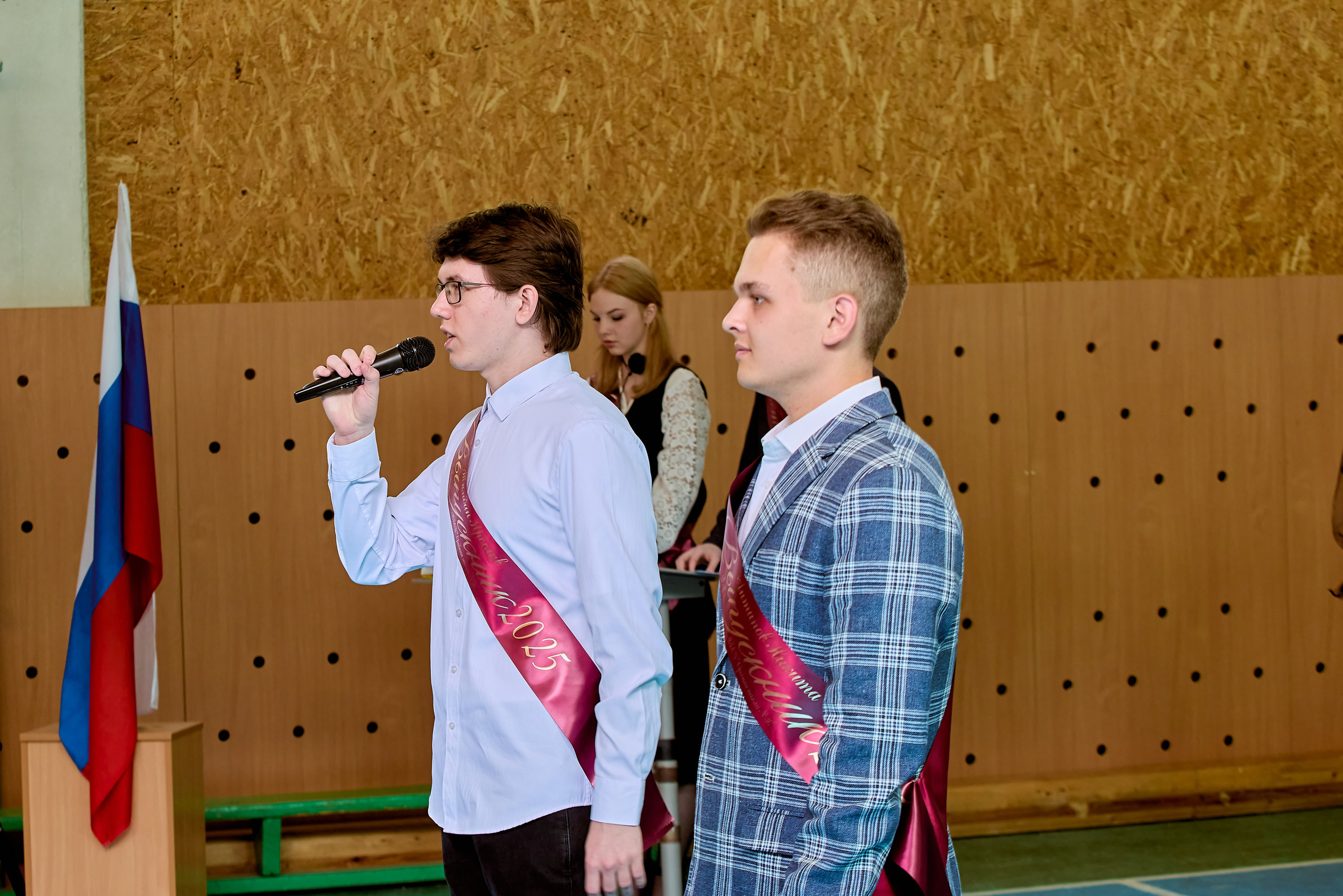 Праздничная атмосфера надежды и веры в день Последнего звонка, фото православного фотографа Николая Голованова, г. Дзержинск