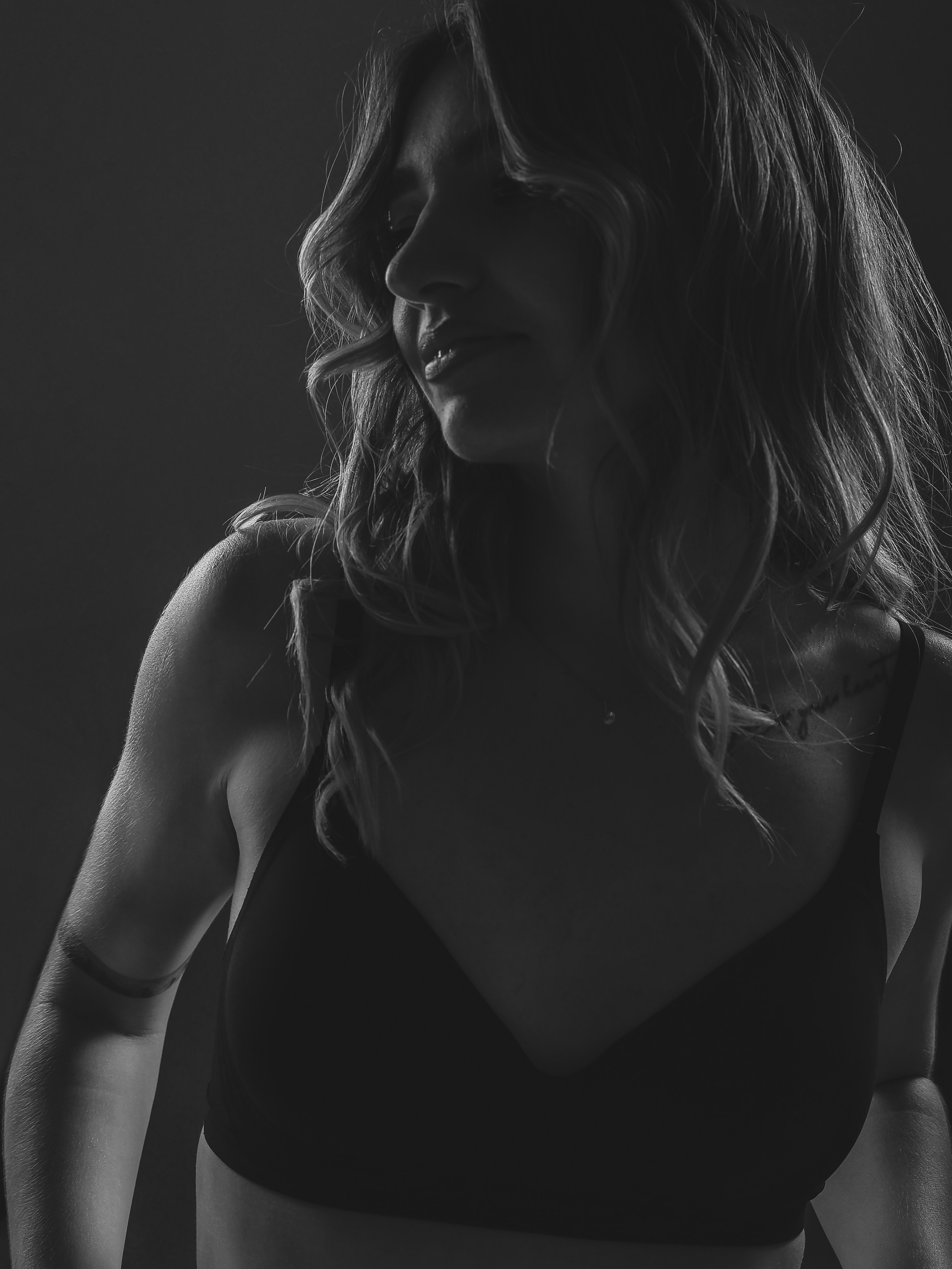 Студийная фотосессия на белой циклораме