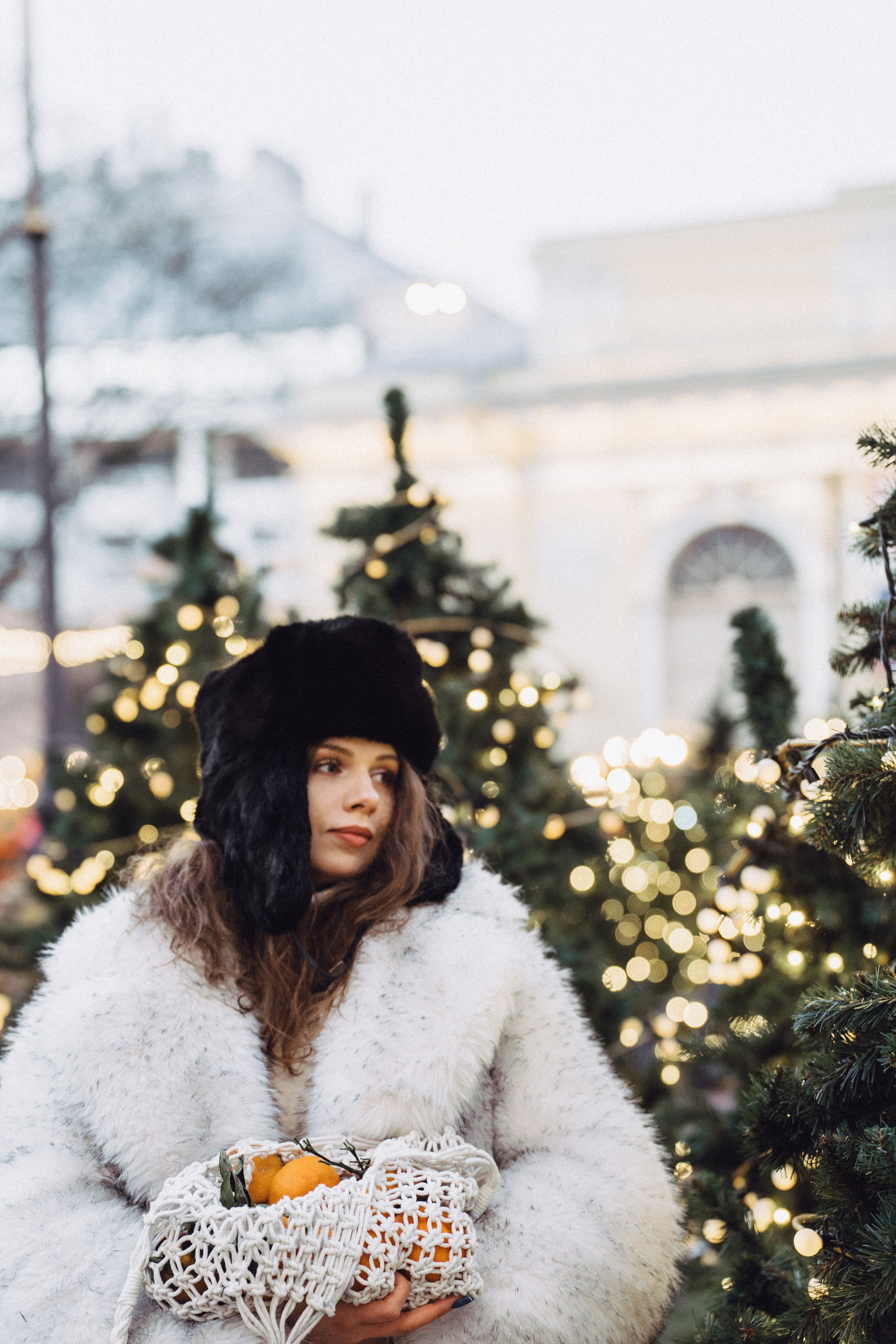 ПРОГУЛКА НА МАНЕЖНОЙ ПЛОЩАДИ ДЛЯ ДЕВУШКИ ПЕРЕД НОВЫМ ГОДОМ (НОВОГОДНЯЯ ФОТОСЕССИИЯ НА МАНЕЖНОЙ ПЛОЩАДИ). Профессиональный фотограф, Санкт-Петербург — Виктория Богомолова
