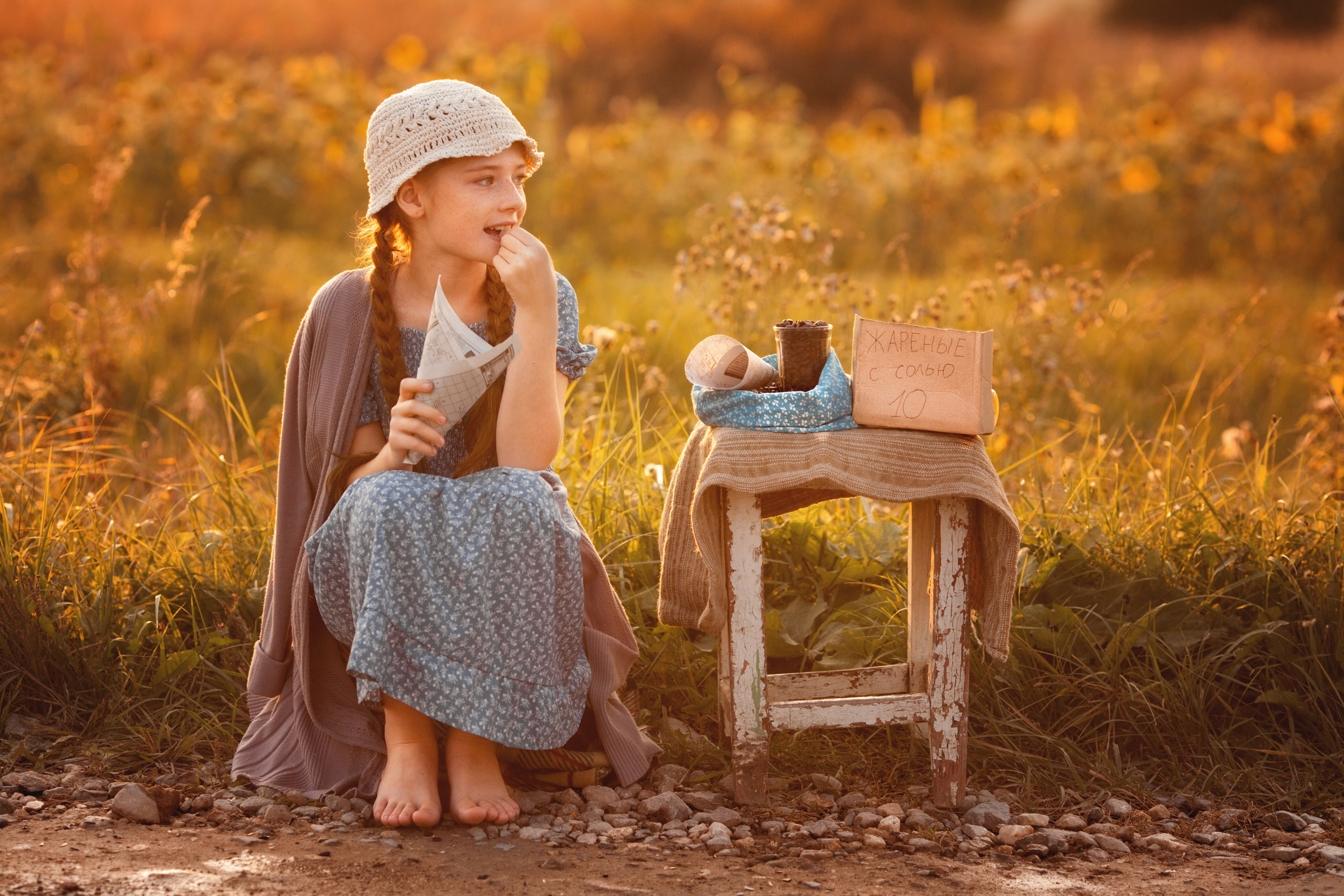 Лера с семками. Фотограф Антонина Свешникова. ВЫПУСКНЫЕ ФОТОКНИГИ для детских садов и школ. Москва, Владимир