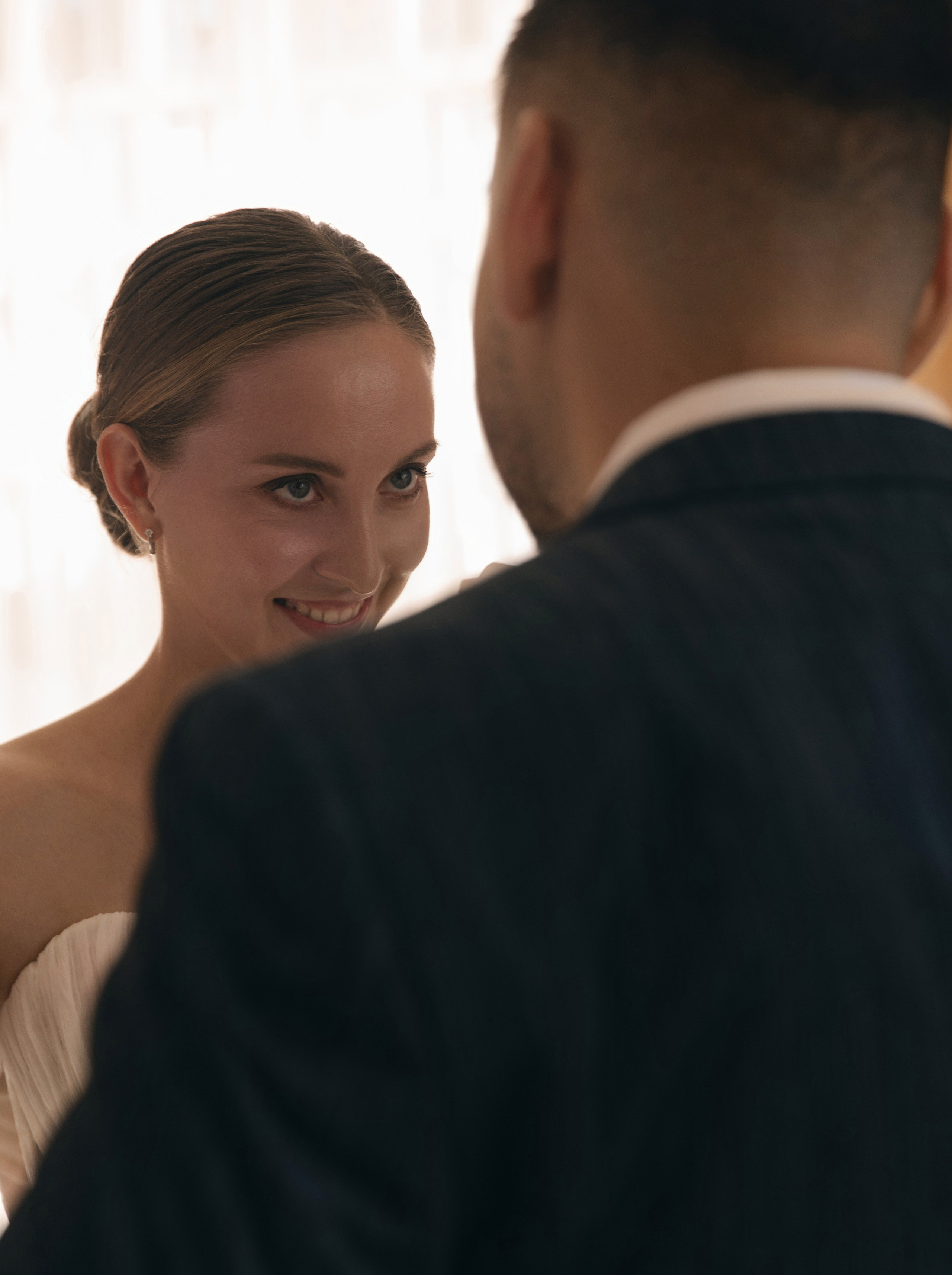 В ЛУЧАХ ЗАКАТА НА БЕРЕГУ МОРСКОМ