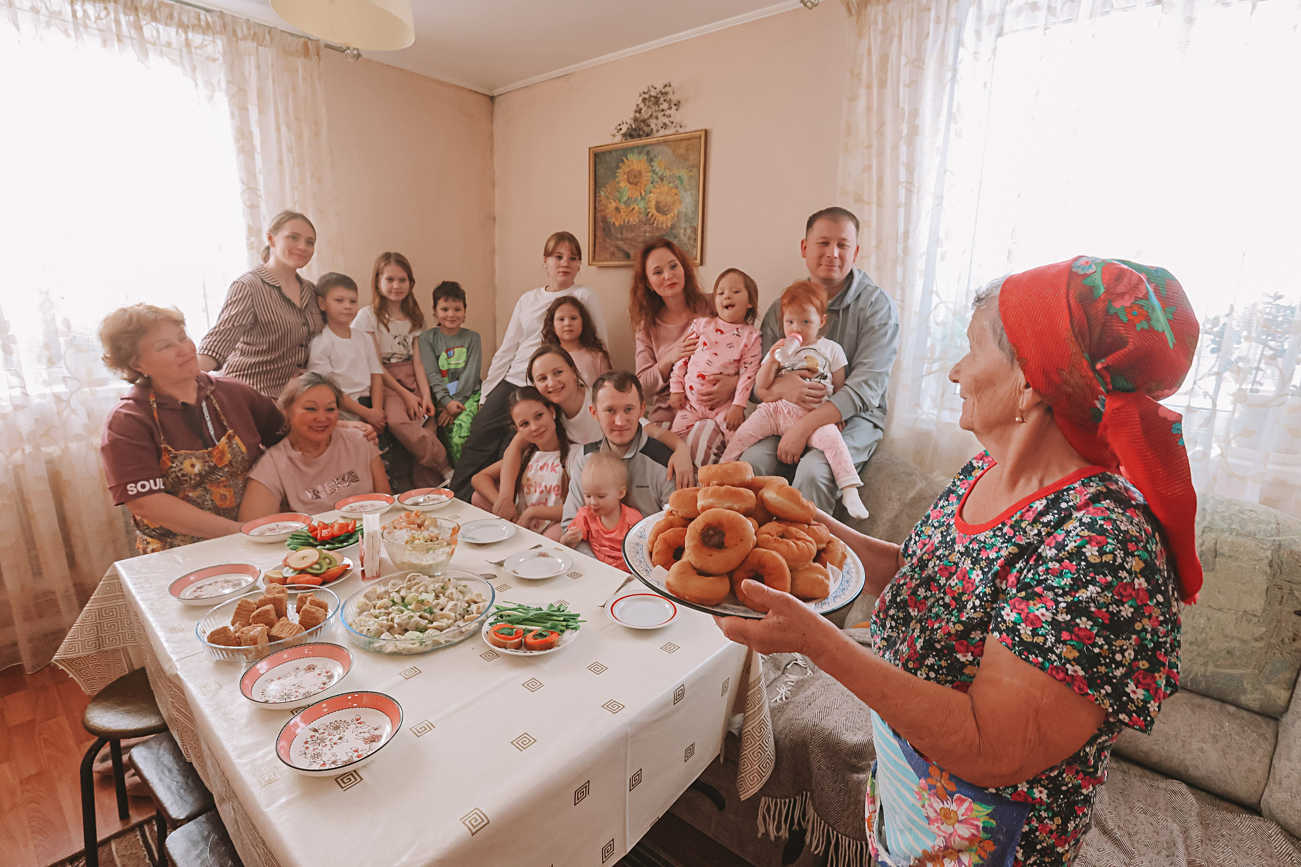 Большая семья репортаж. Семейный фотограф Тюмень, фотограф на роды Салмина Мария