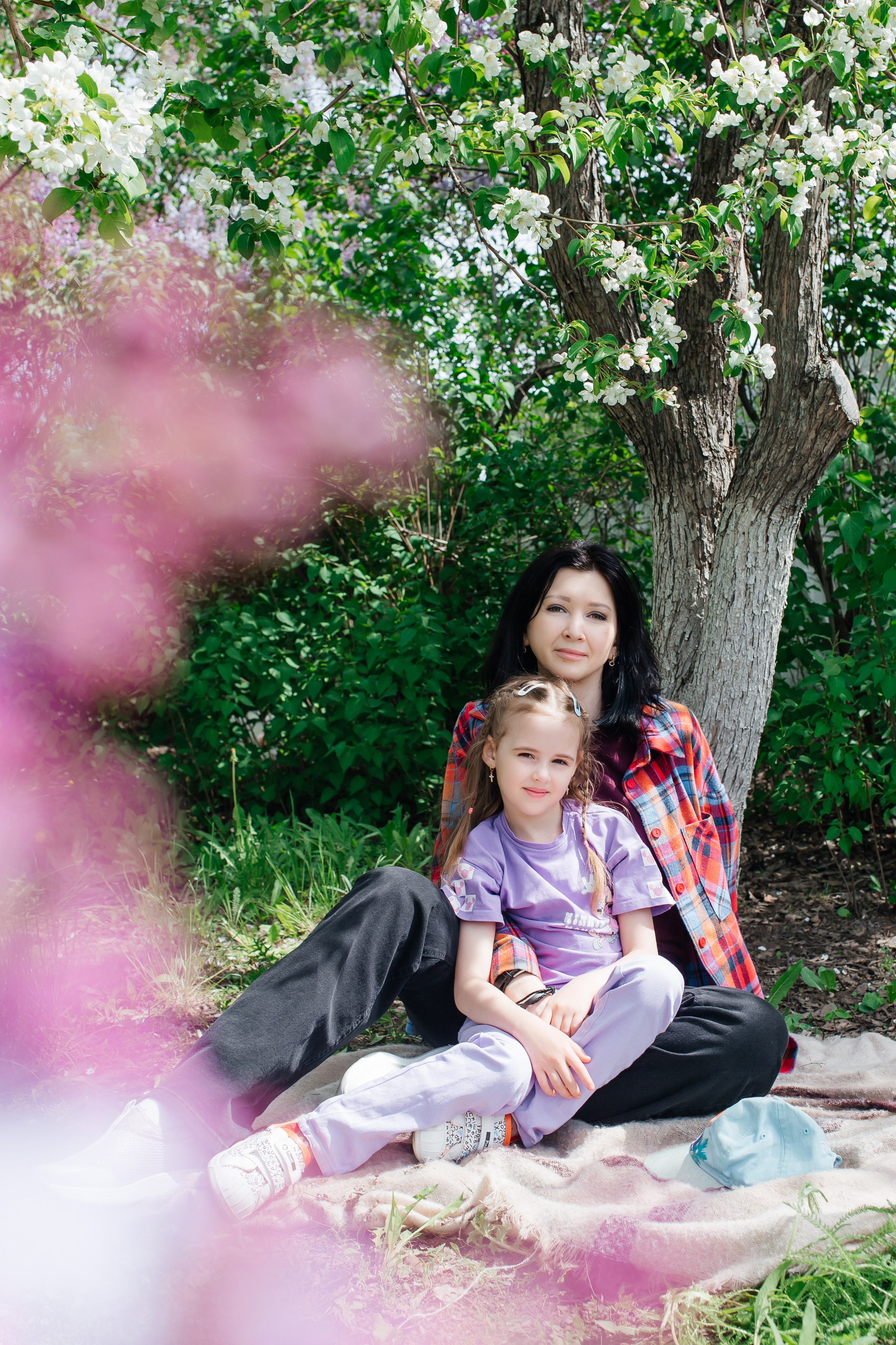 Надюша с дочкой цветение. Женский фотограф в Оренбурге Ирина Заводчикова