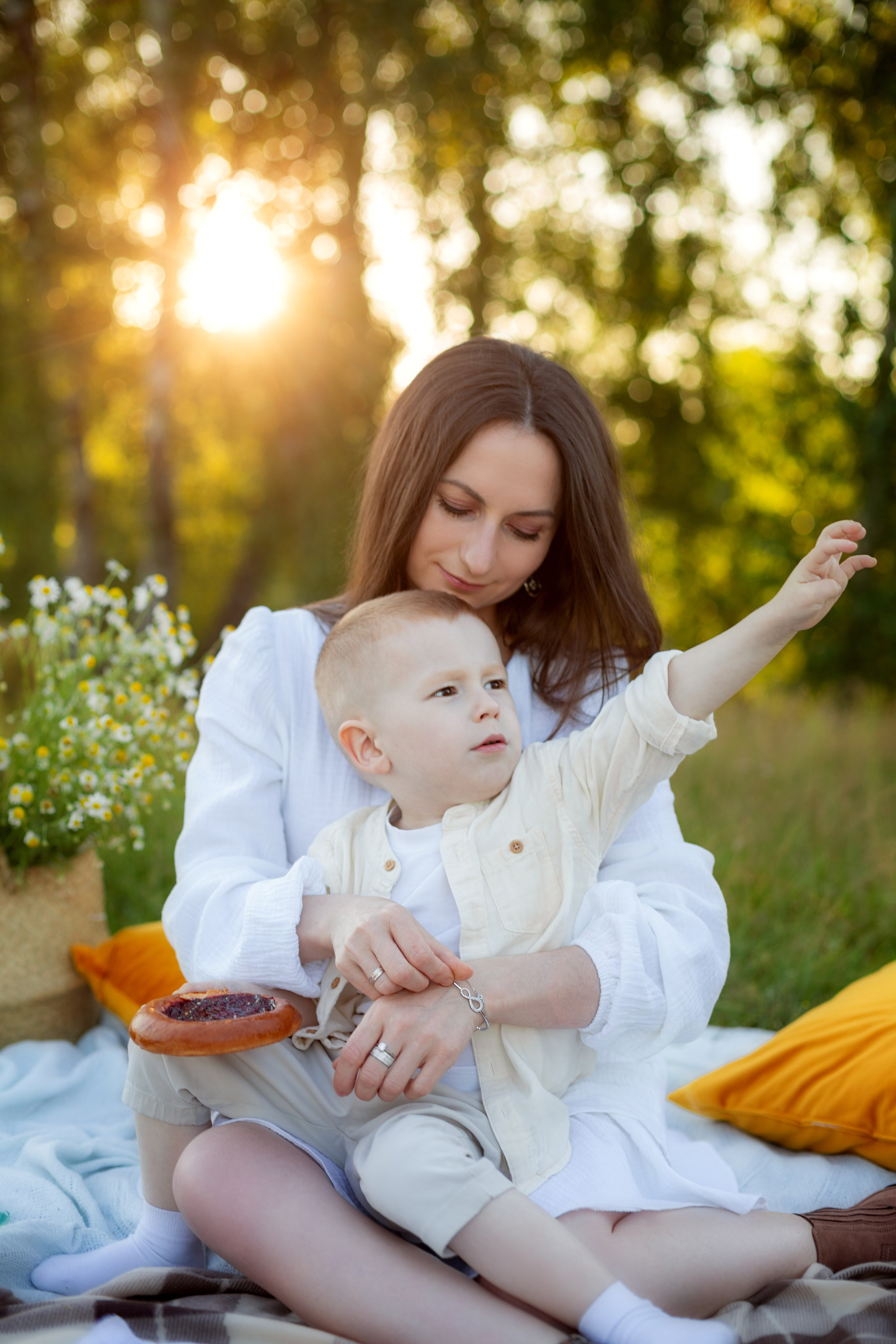 Семейный летний пикник с велосипедом. Фотограф Ульянкина Мария