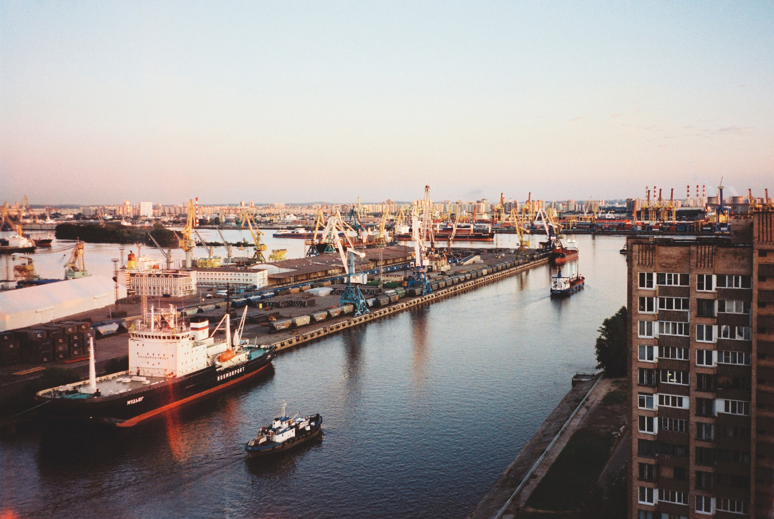 Фотографии цветные. Свадебный и семейный пленочный фотограф в Петербурге Истомина Ирина