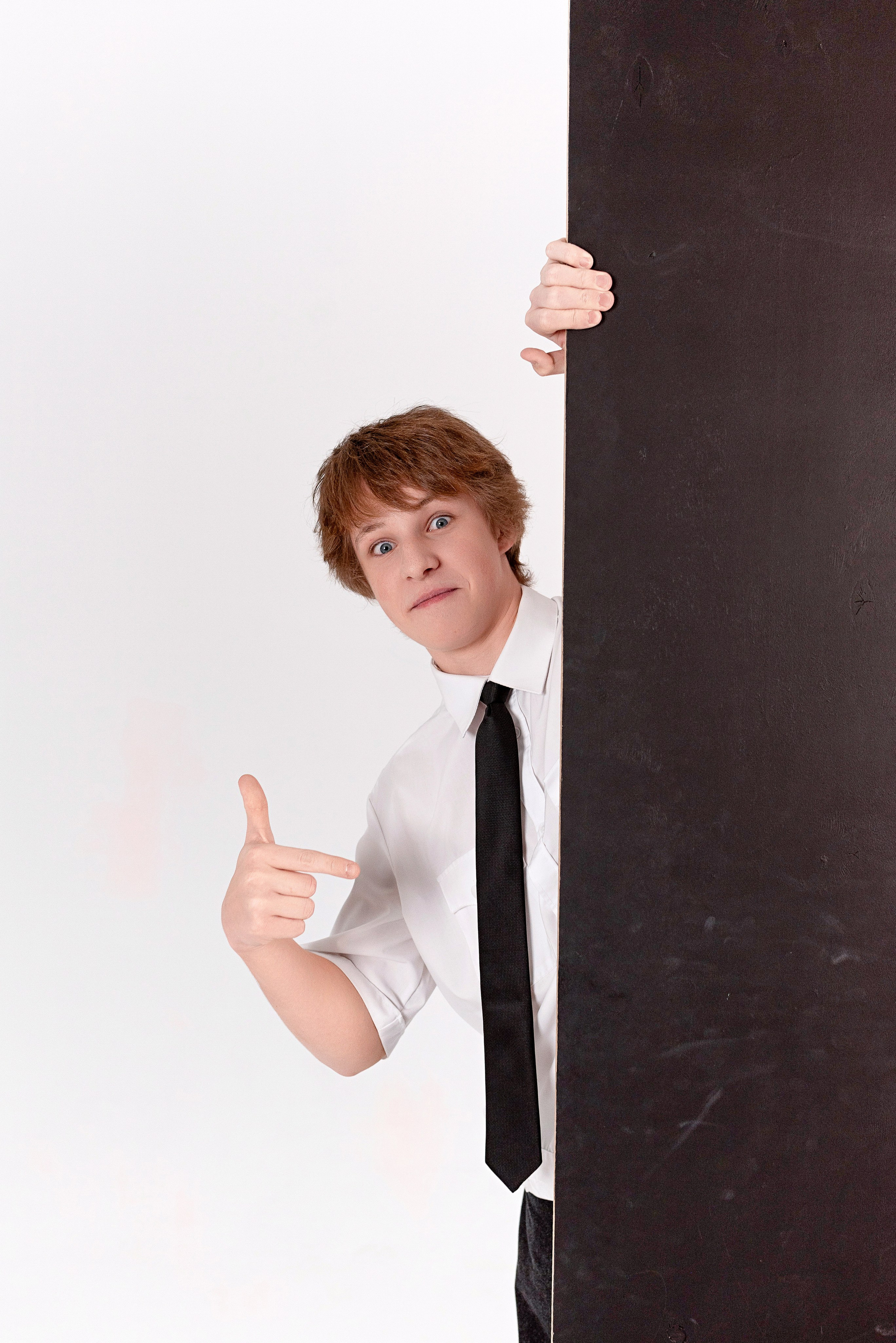 Фотосессия 9 класса в студии Circle для выпускных альбомов в Сургуте