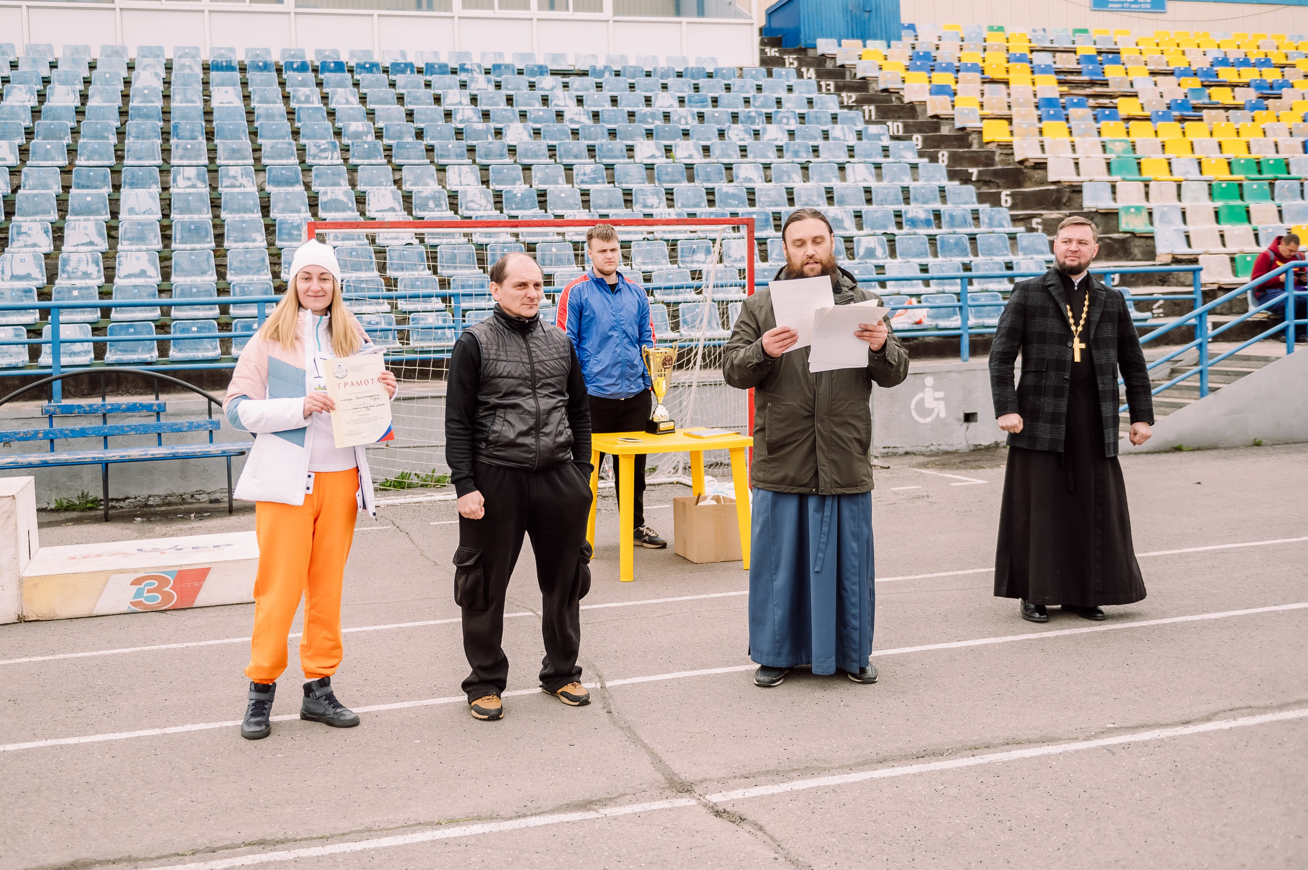 Пасхальный забег «Вера и Спорт» на стадионе Шахтёр. Детский фотограф, семейный фотограф и репортажи в Кемерово