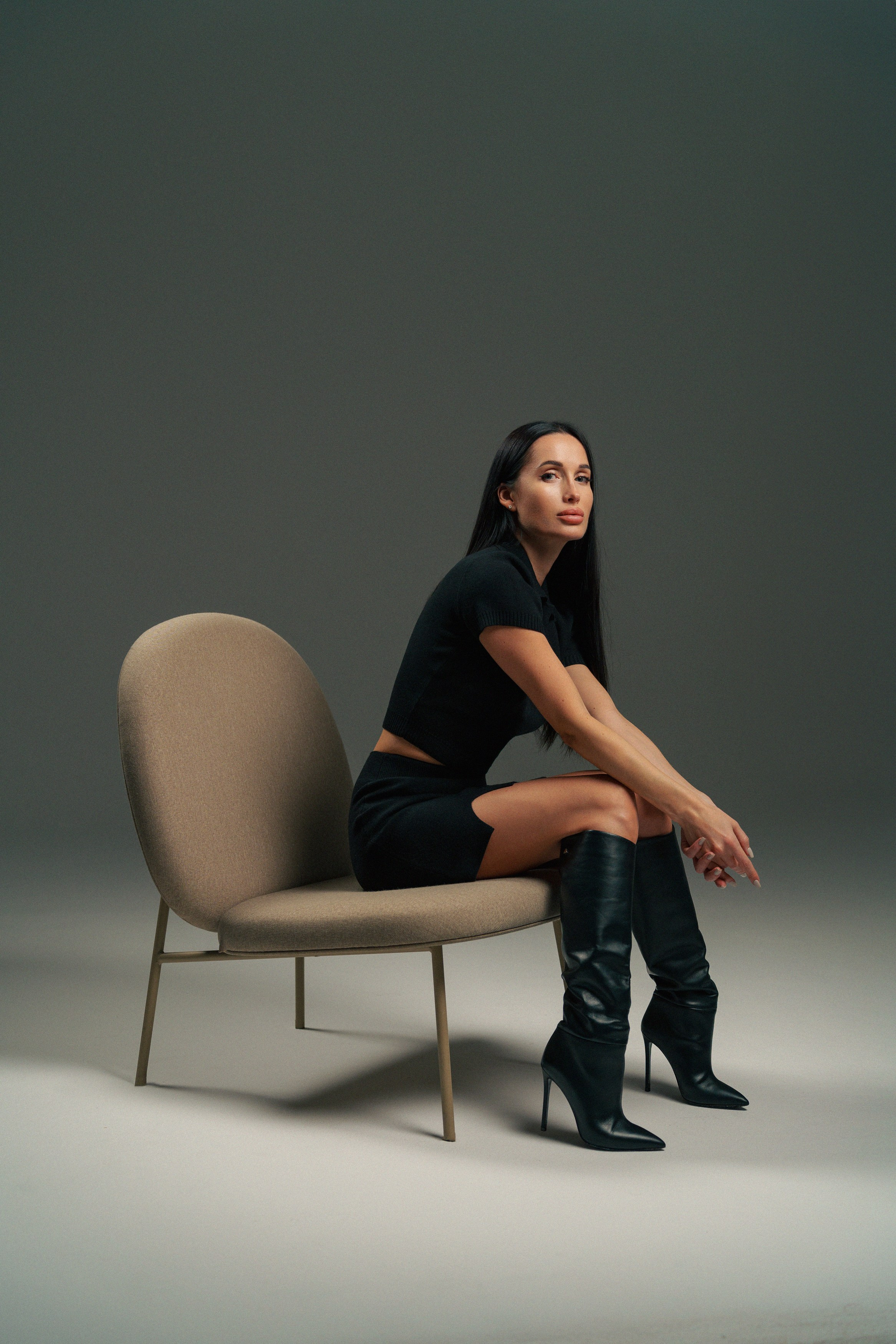 Портрет в студии, контент для блога, экспертная фотосессия | женский портрет | фотосессия в студии | фото контент для блога | экспертный блог визуал | контент инстаграм | экспертная съемка | контент фотосессия | личный блог визуал | личный бренд визуал | контент фотосессия | идеи фотосессии для контента | фото для блога | женский экспертный блог | фотосессия для личного бренда | бренд съемка