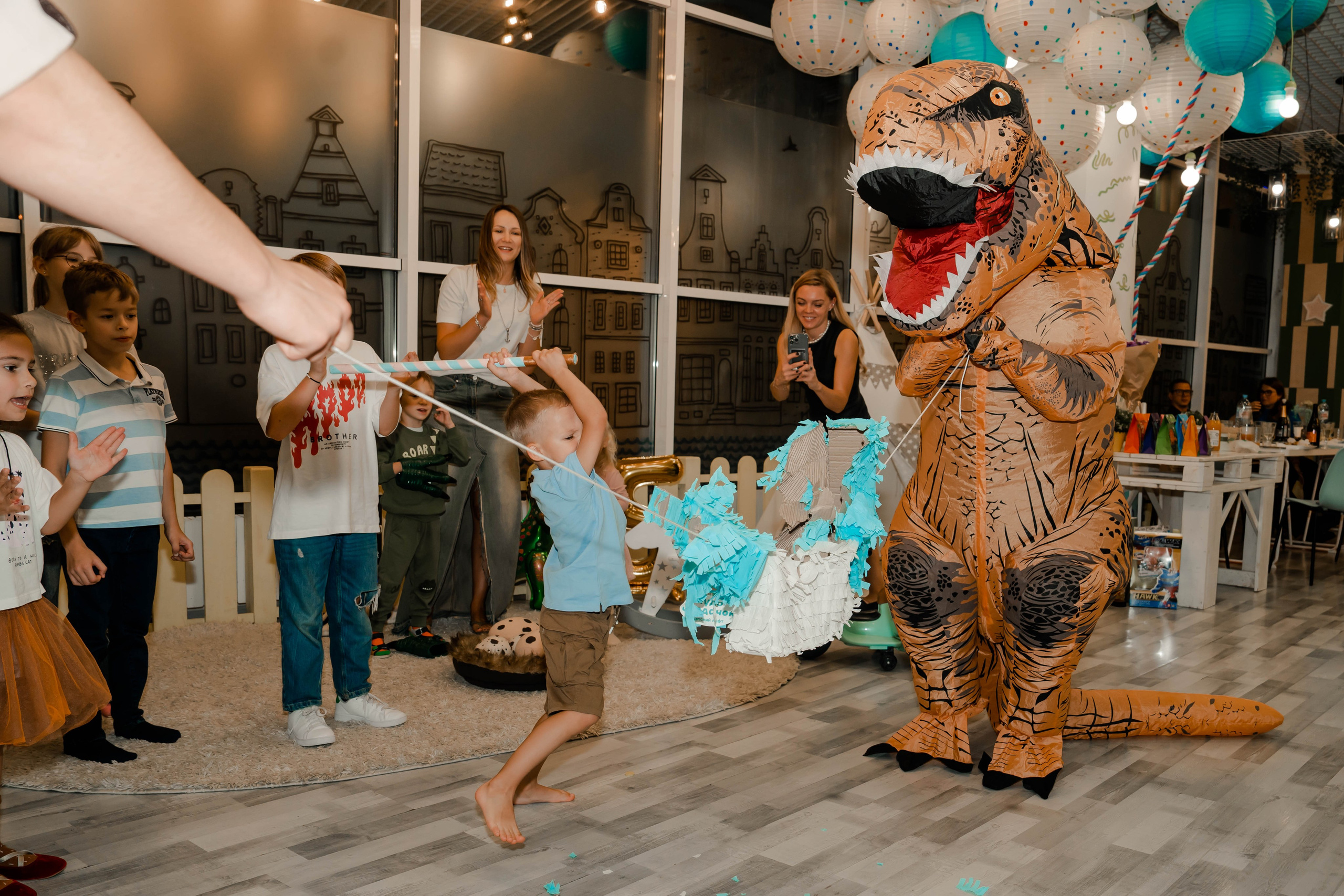 Грозный Тирекс. Крамер Юлиана детский и семейный фотограф