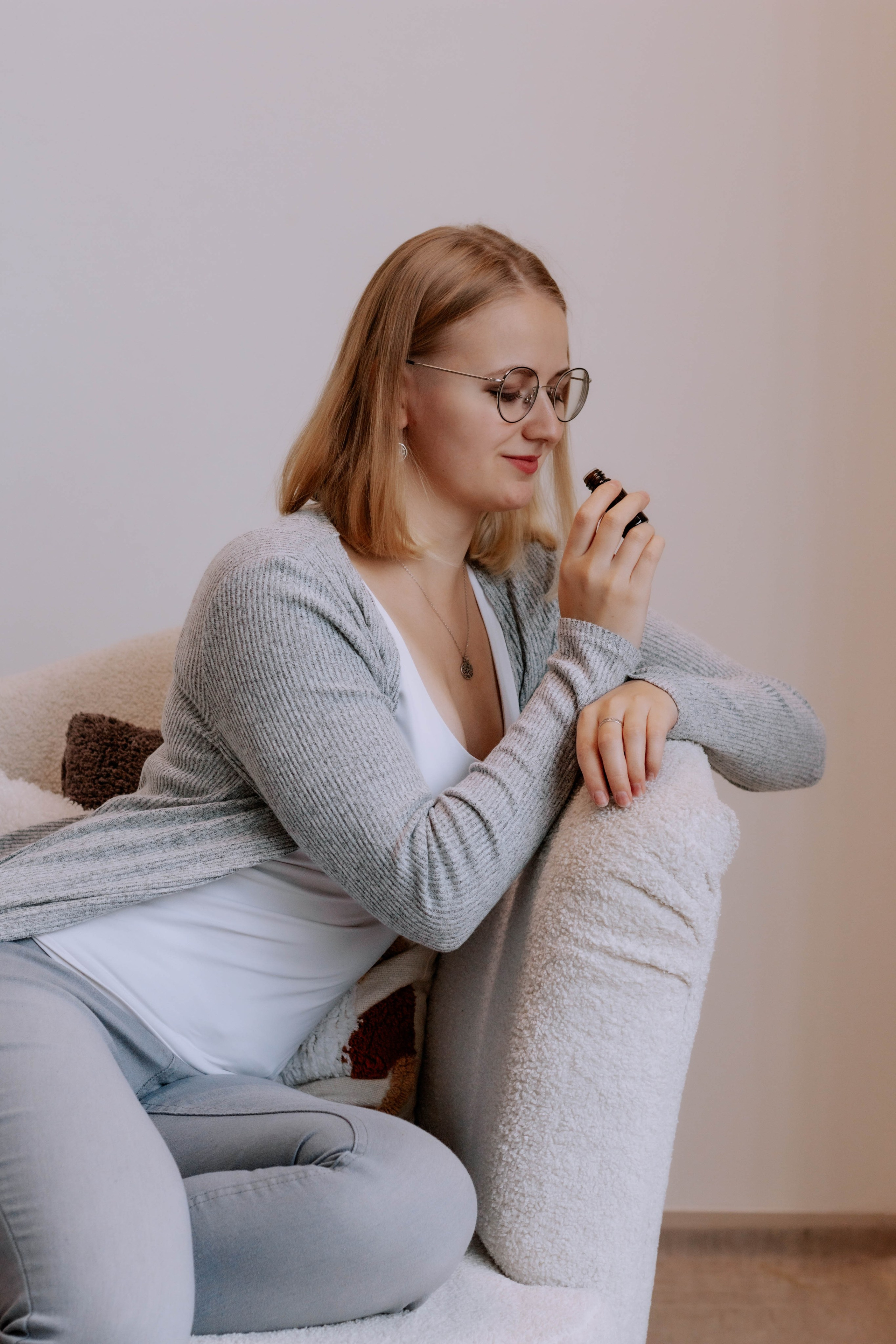 Алиса — Ароматерапевт. Бережно сохраняю ваши чувства и истории на своих фотографиях