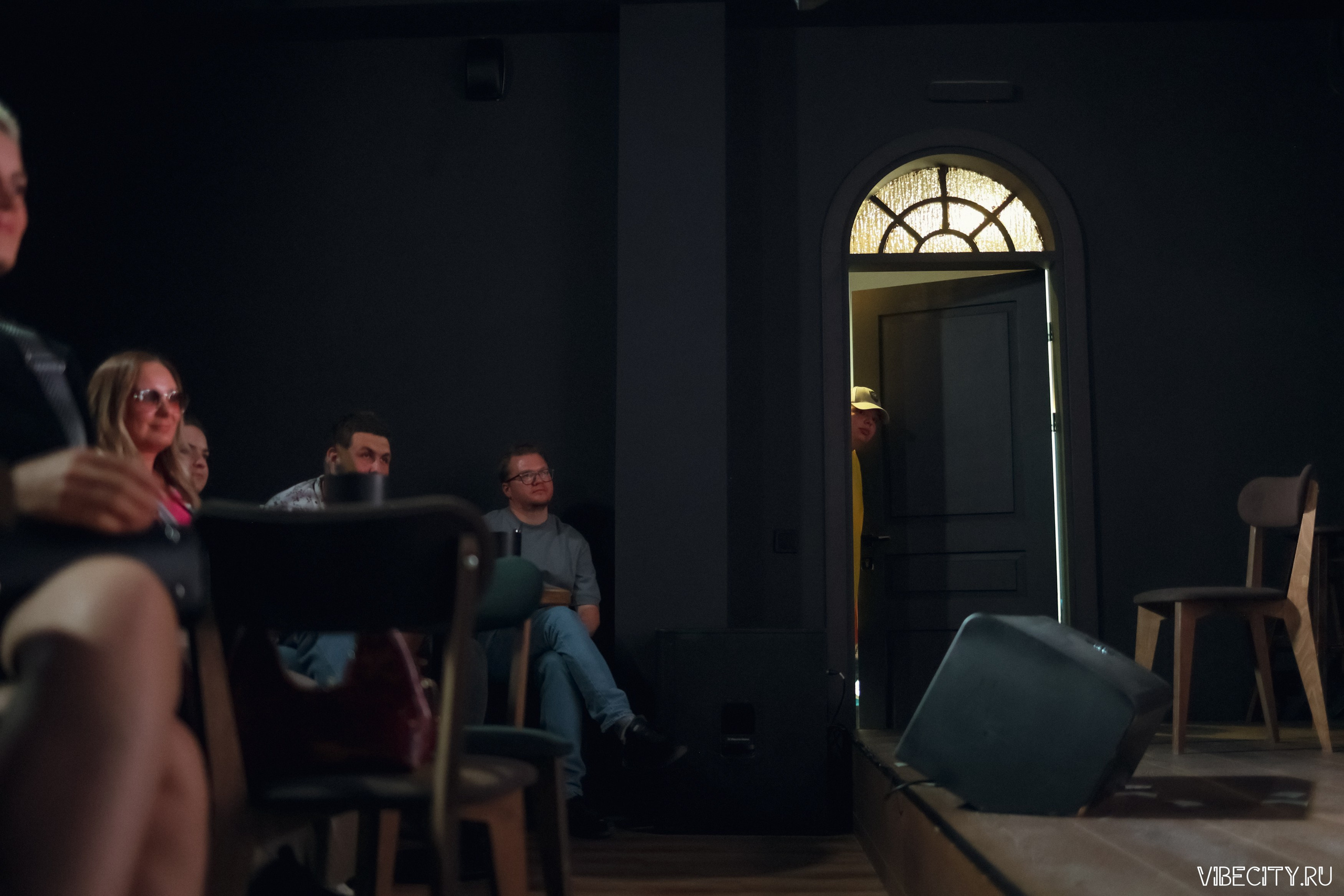 Стендап клуб Локация. VIBECITY.RU Вайб Сити Ру Фоторепортажи Фотоотчеты Калининград