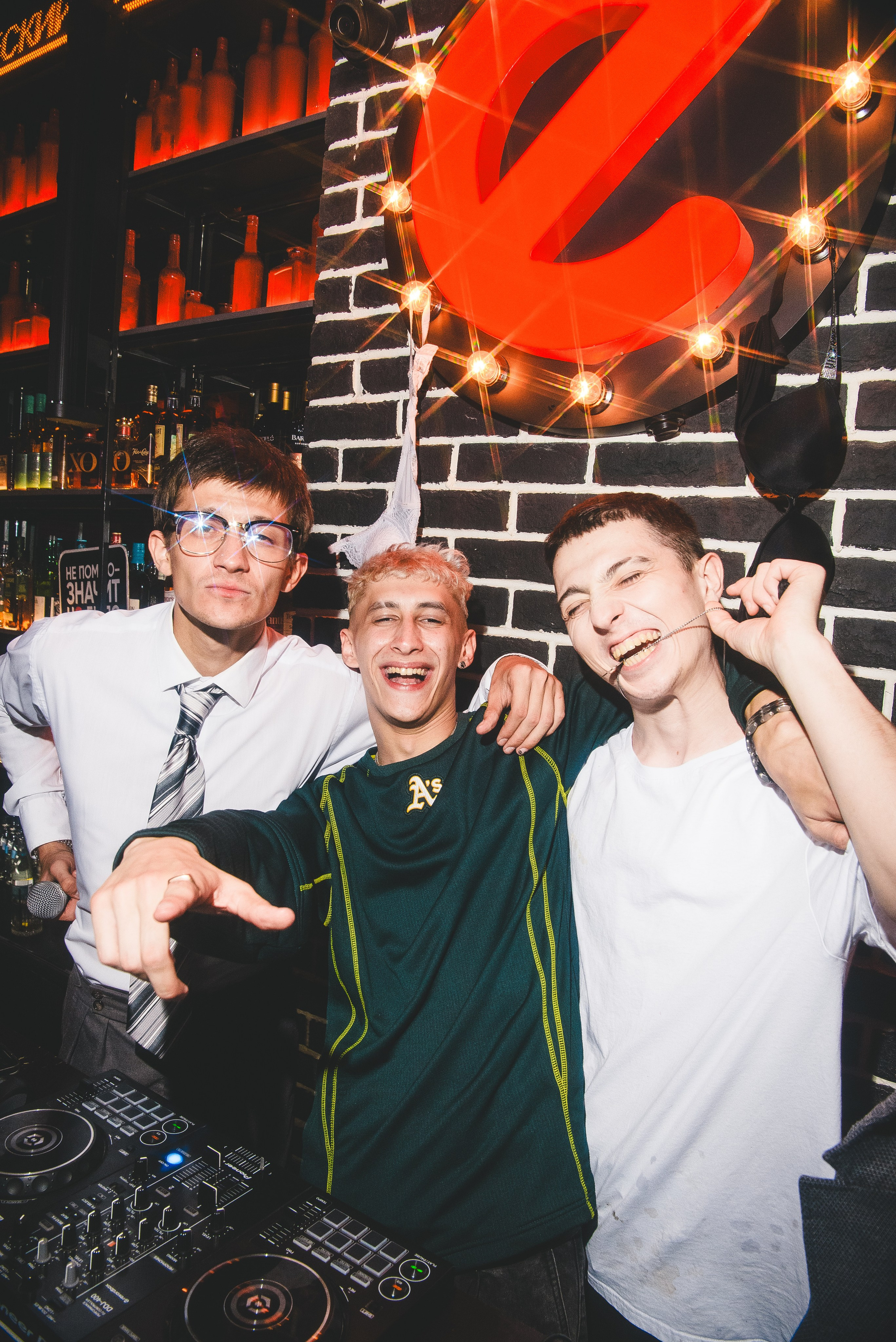 Фотоотчёты о вечеринках для НеБар Волгоград. Или стиль «пьяный фотограф». Фотограф в Волгограде и Волжском Александр Горбань