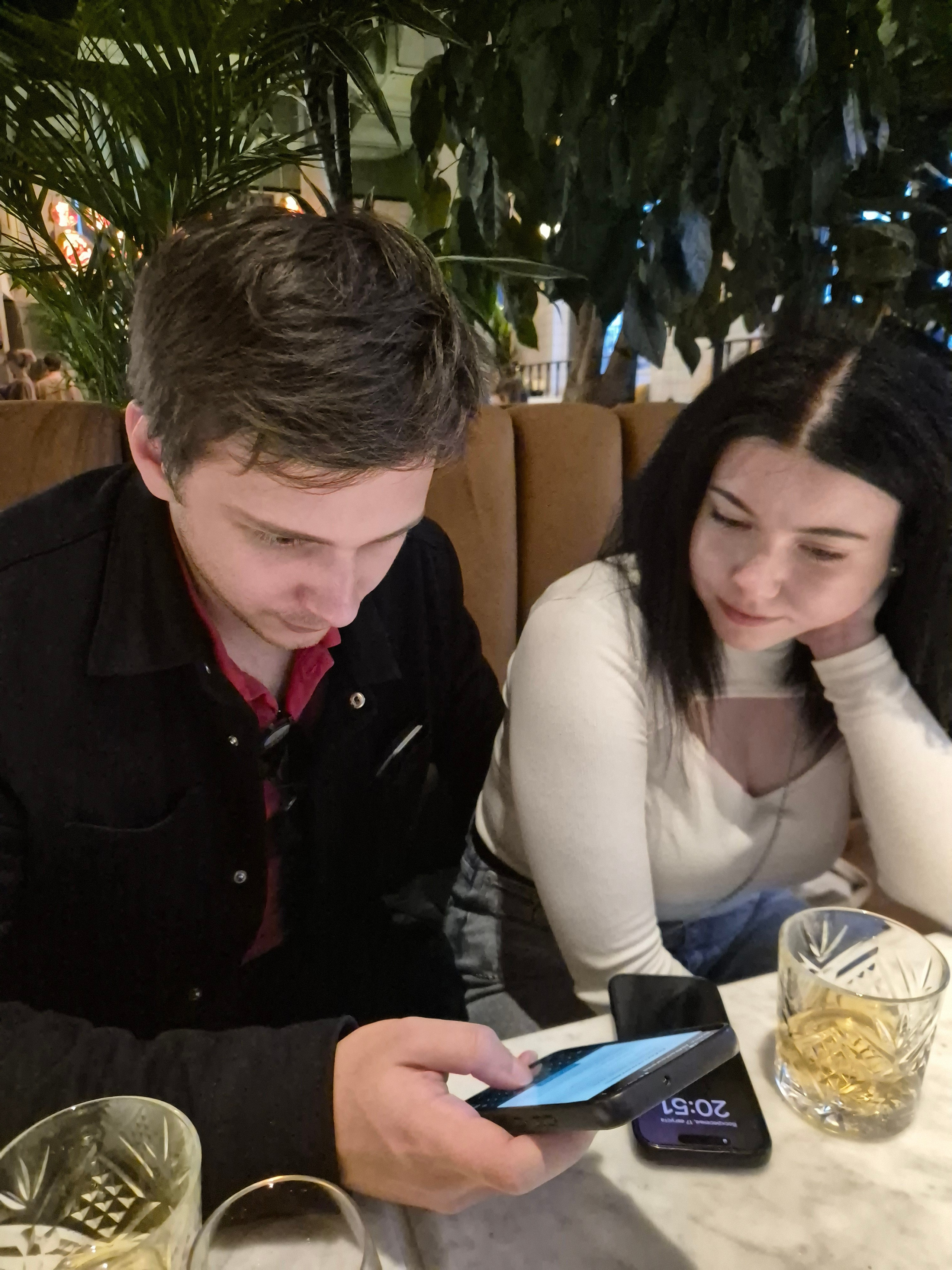 А вечером - день рождения Макса и обсуждение планов на вторник, главную причину приезда в город на Неве