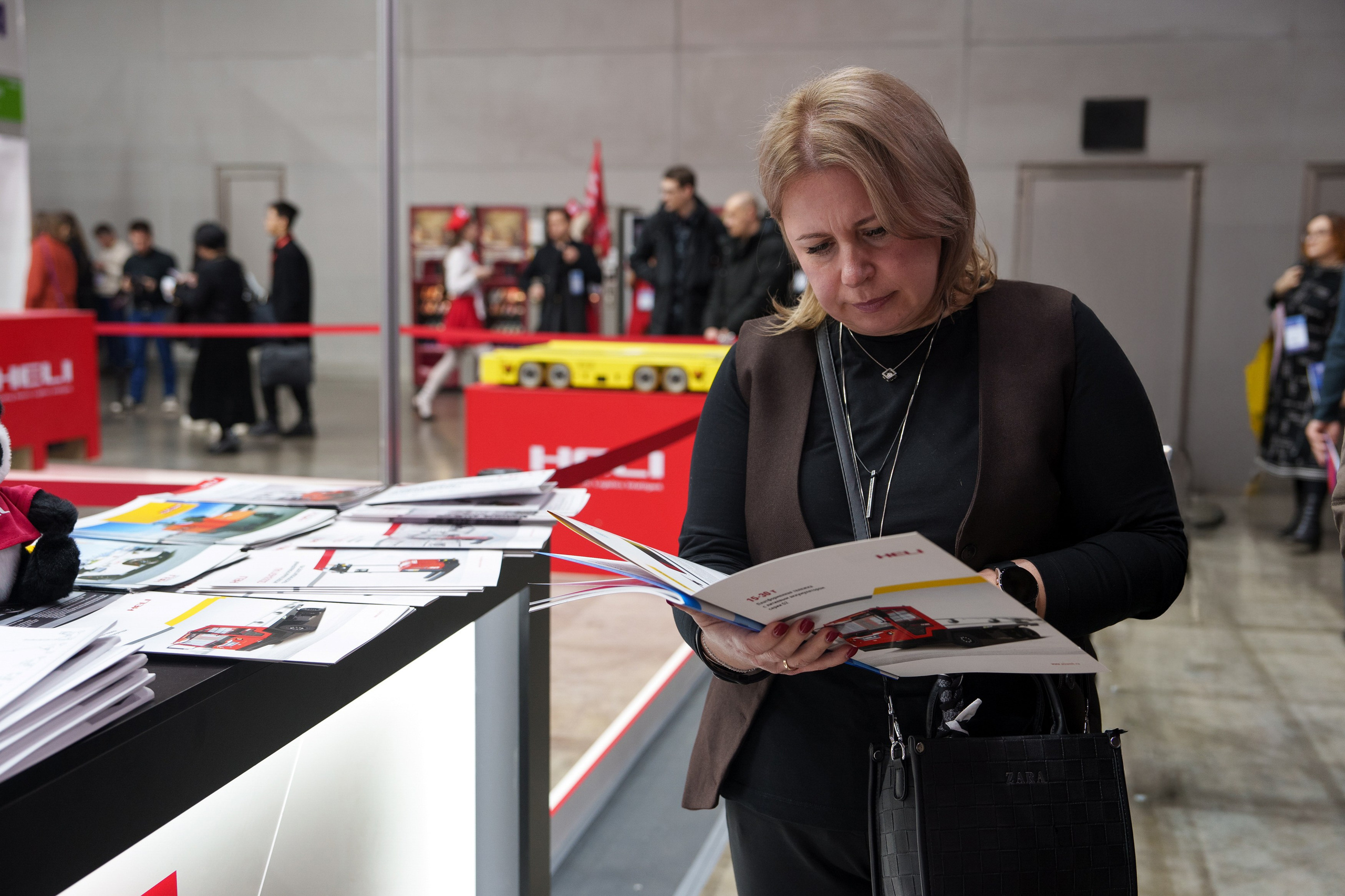 HELI. Стенд в Крокус Экспо. Фотограф Саша Блюз