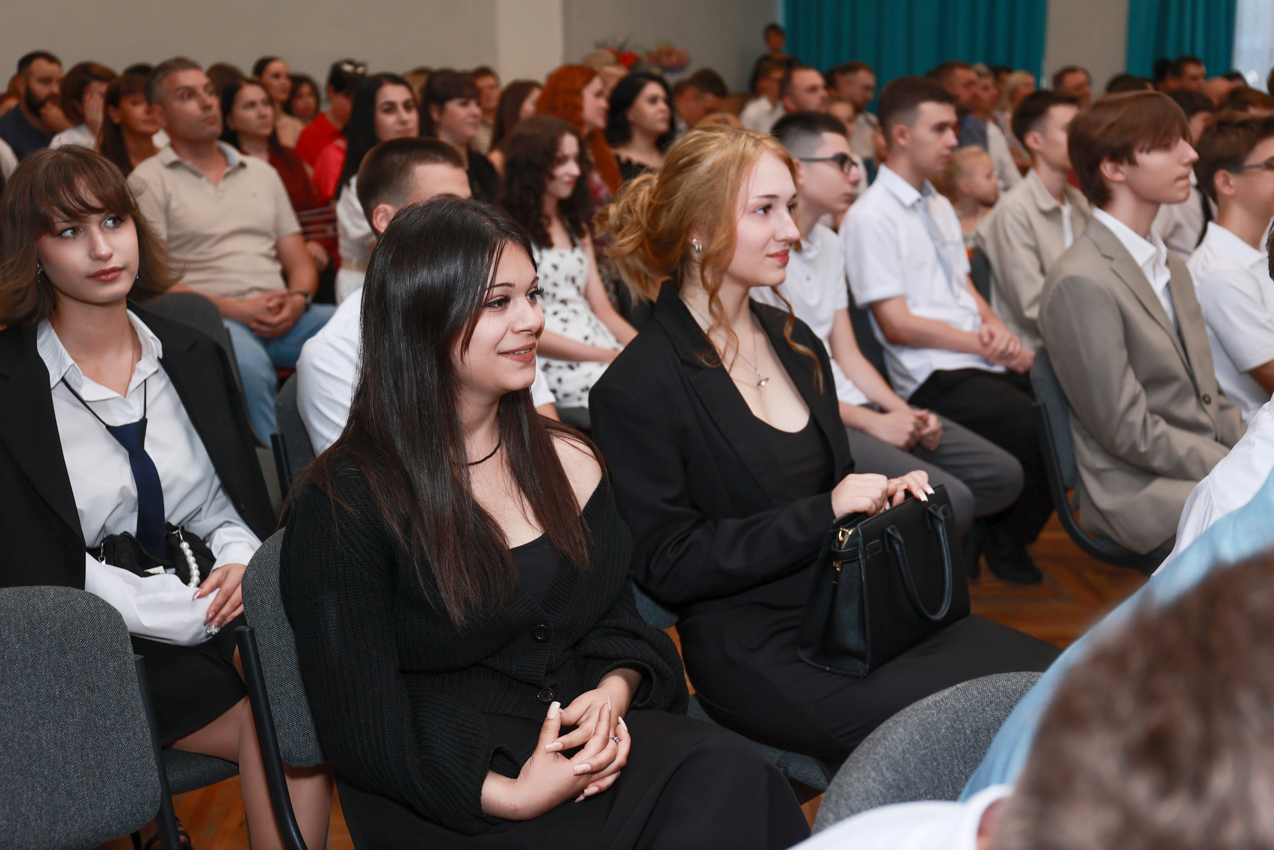 Вручение аттестатов СОШ 42 (2025г). Детский семейный фотограф Краснодар