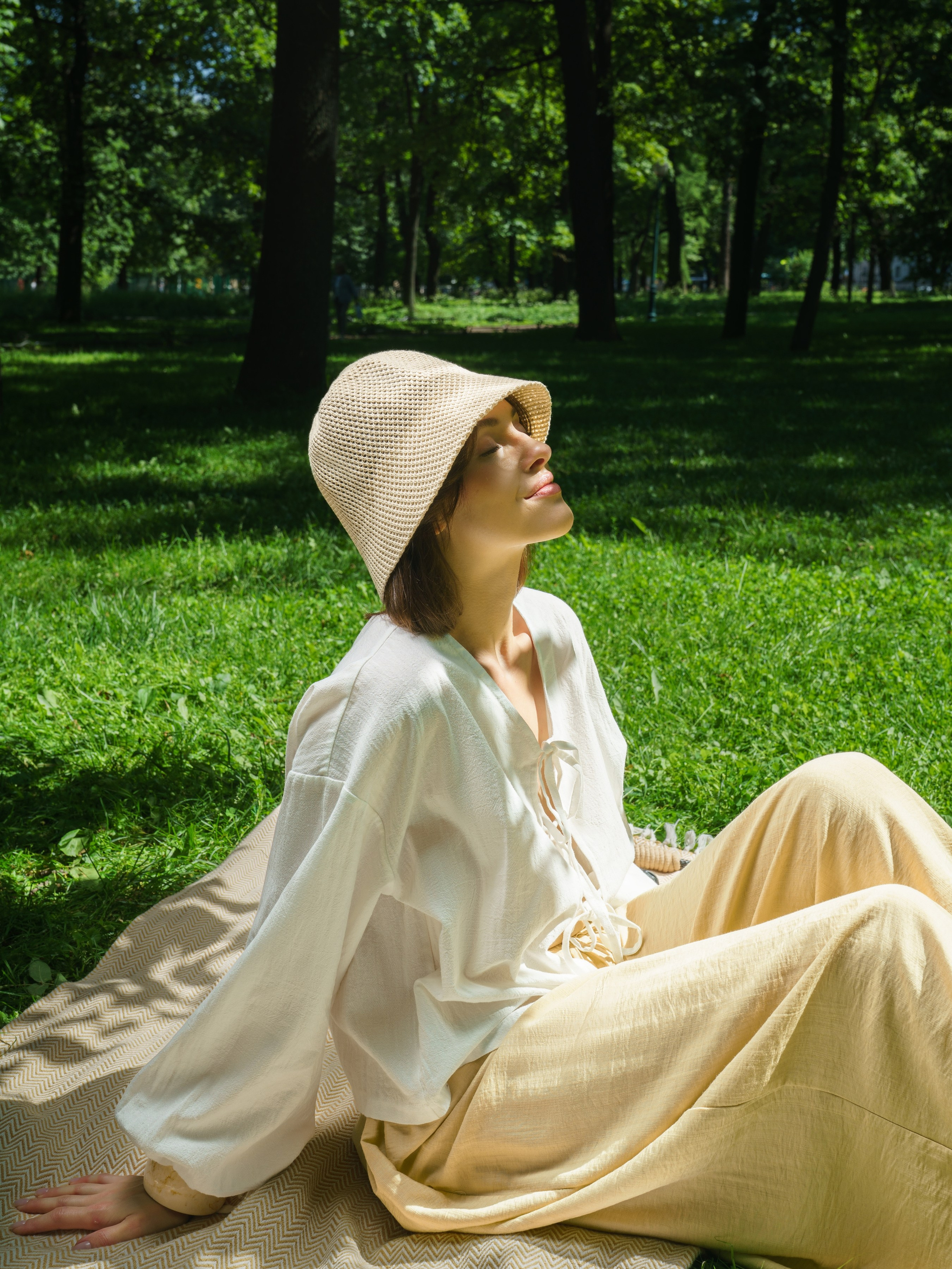 Стрит‑съёмка одежды и аксессуаров — фото и видео для брендов | KED Production. КЕД Студия-контент агентство полного цикла СПБ. Создаём фото, видео и контент, который помогает брендам и селлерам продавать больше