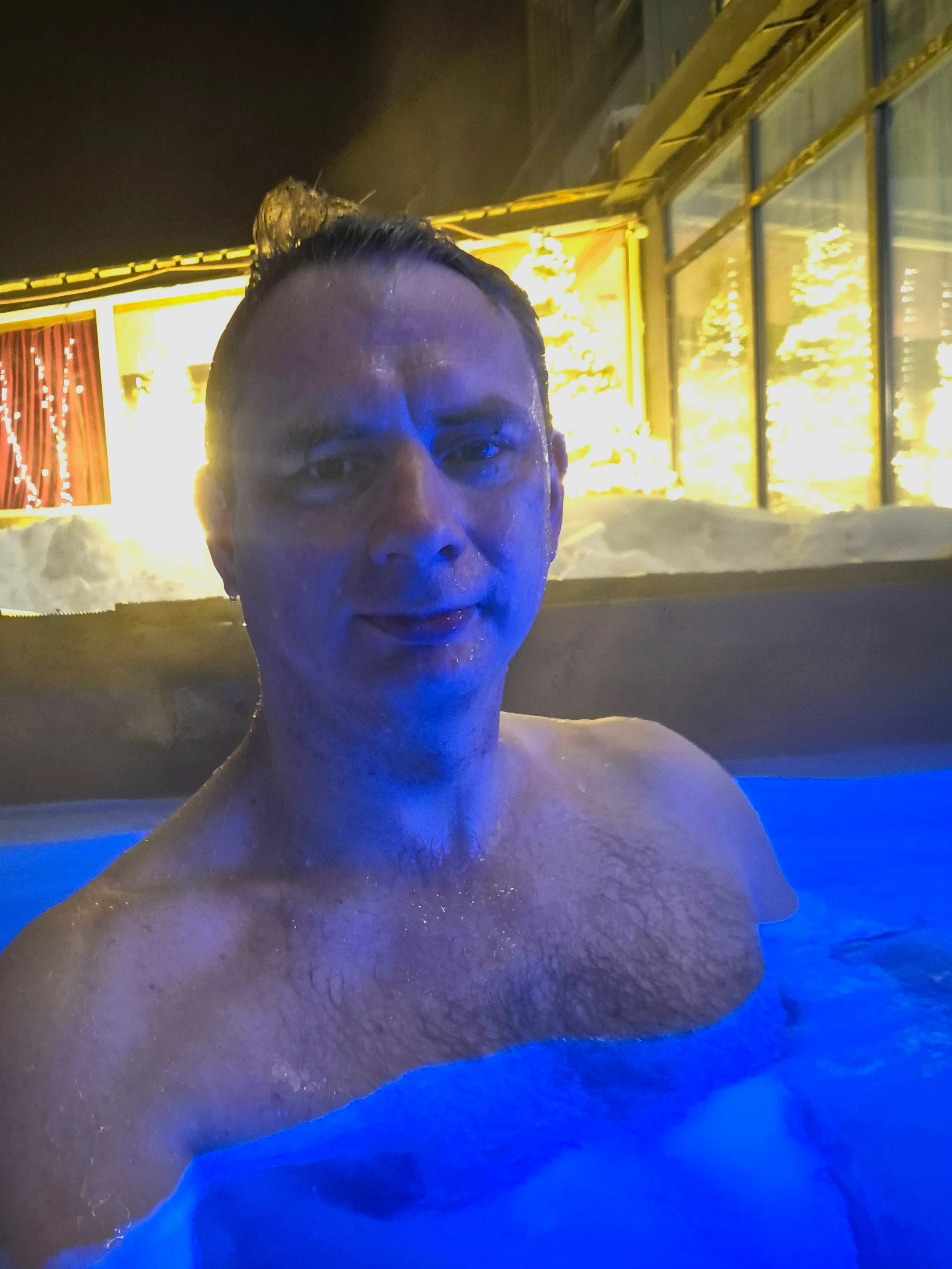 Правда через день в открытом вода стала около 15 градусов :) 