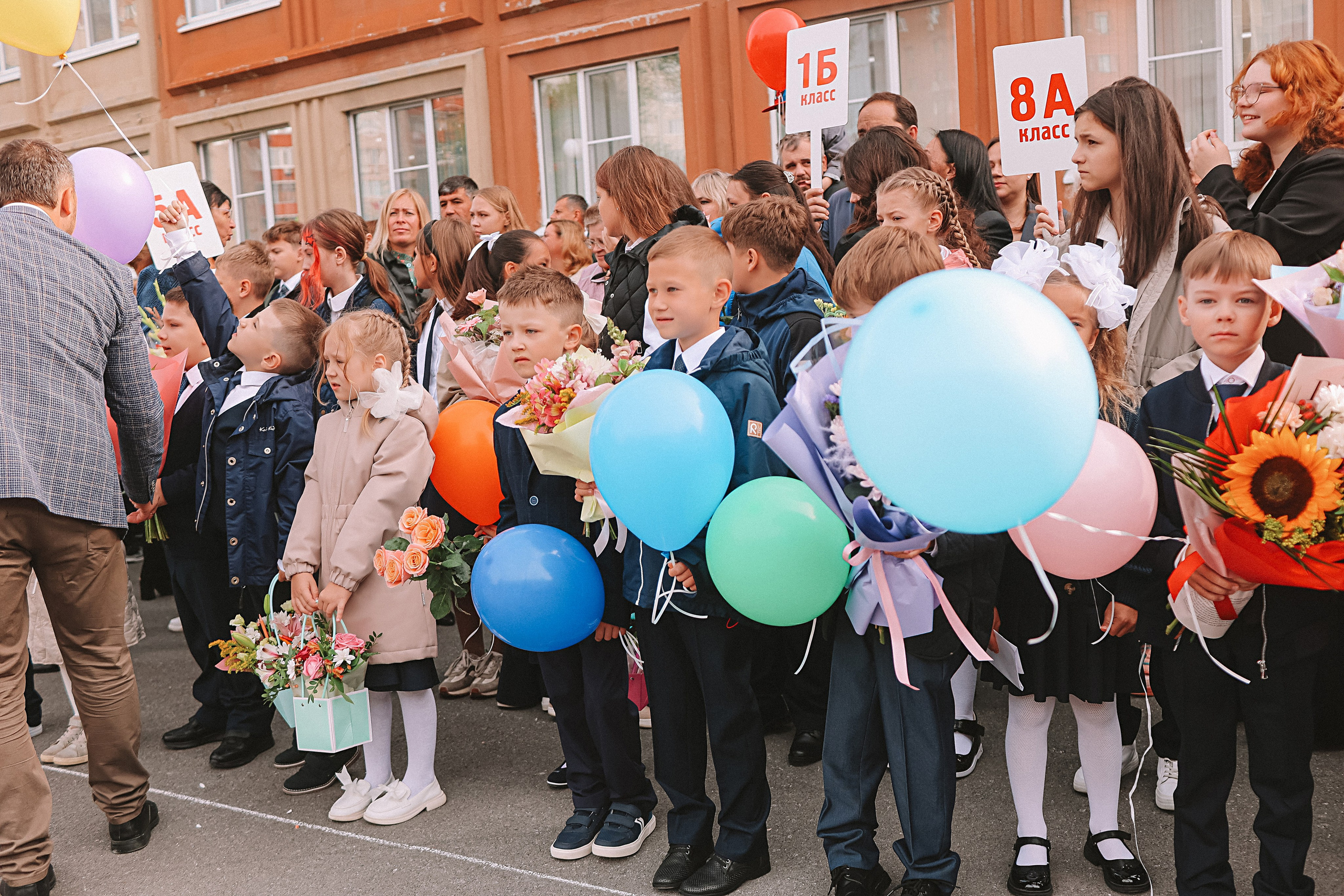 1 сентября линейка+кл час+портреты. Семейный фотограф Тюмень, фотограф на роды Салмина Мария