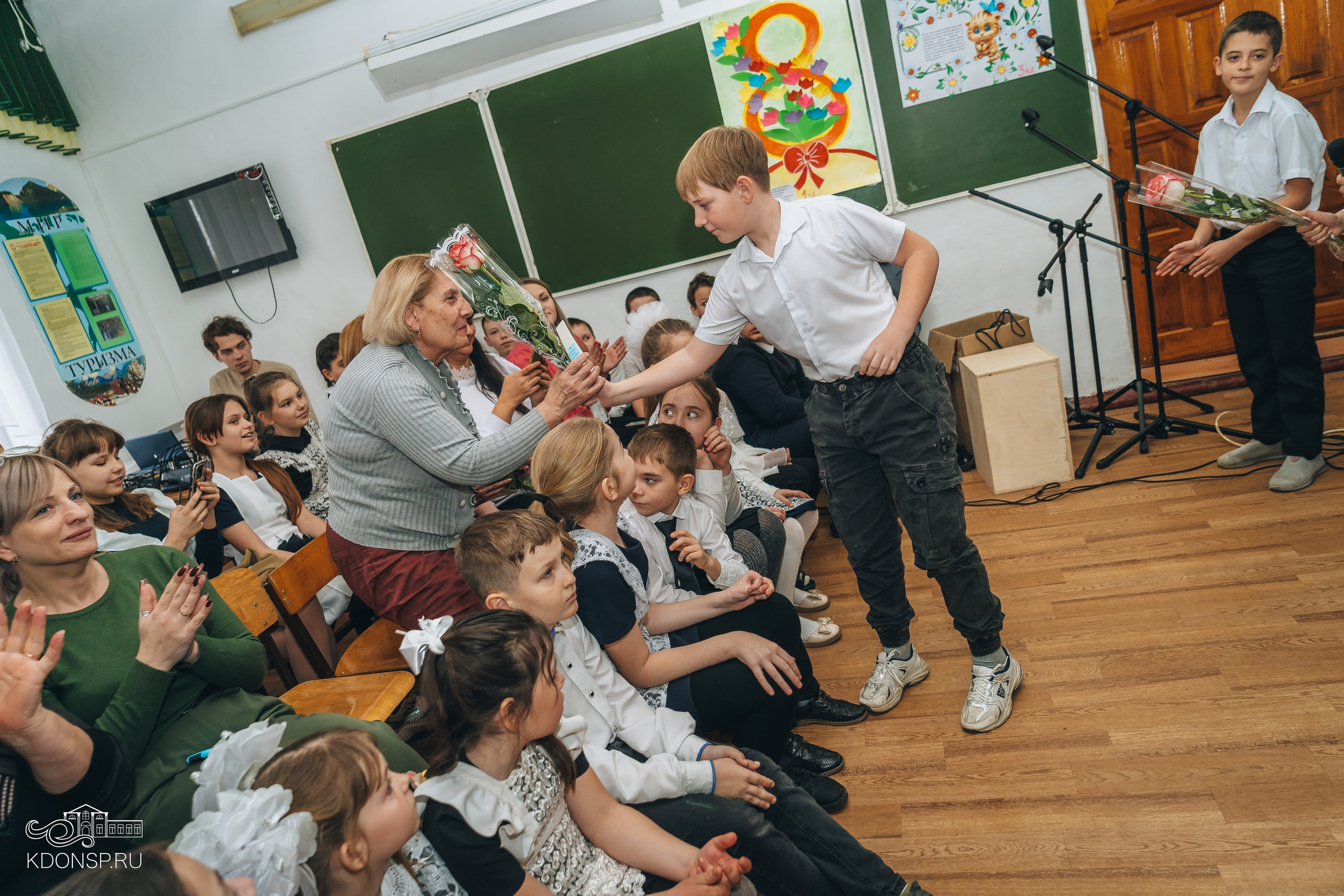 В преддверии праздника весны. Новотитаровский Дом культуры