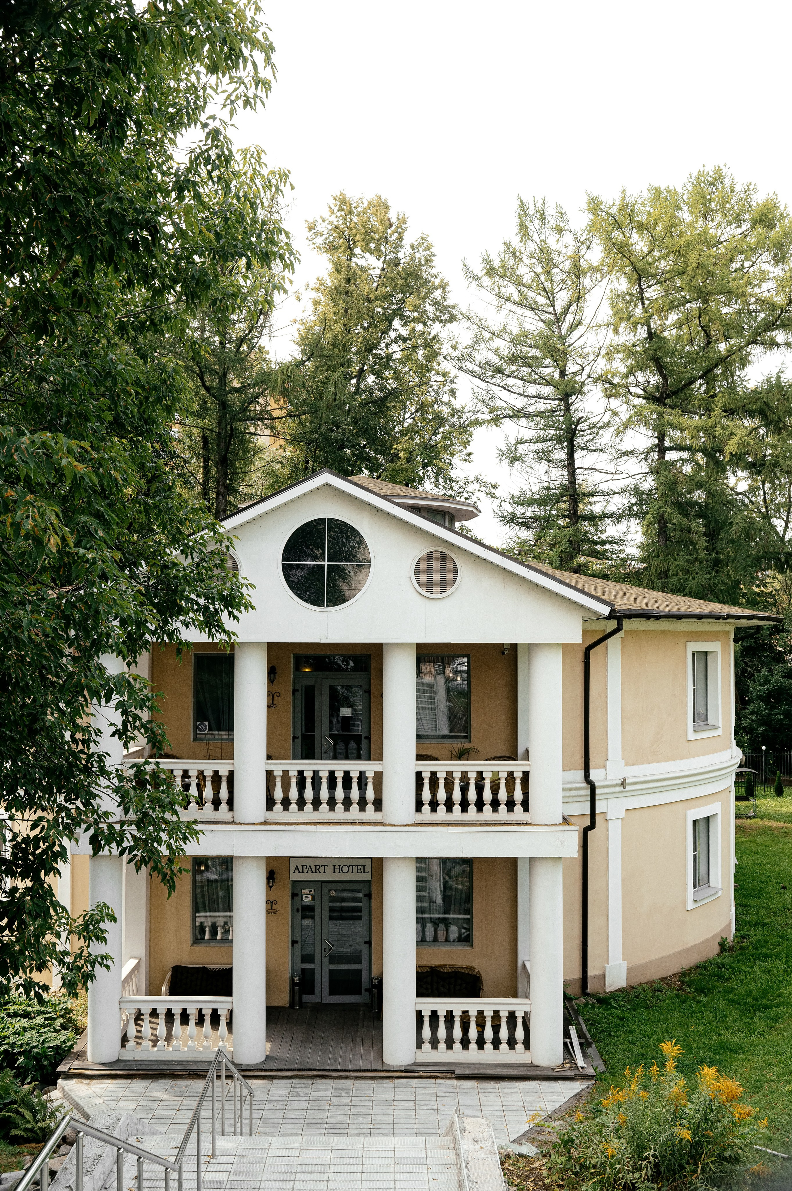 Свадьба с венчанием в Щелково. Прогулка в Гребнево, ресторан Кинза, отель Премиум. Свадебный и семейный фотограф Виктория Носачёва. Щелково, Москва и МО