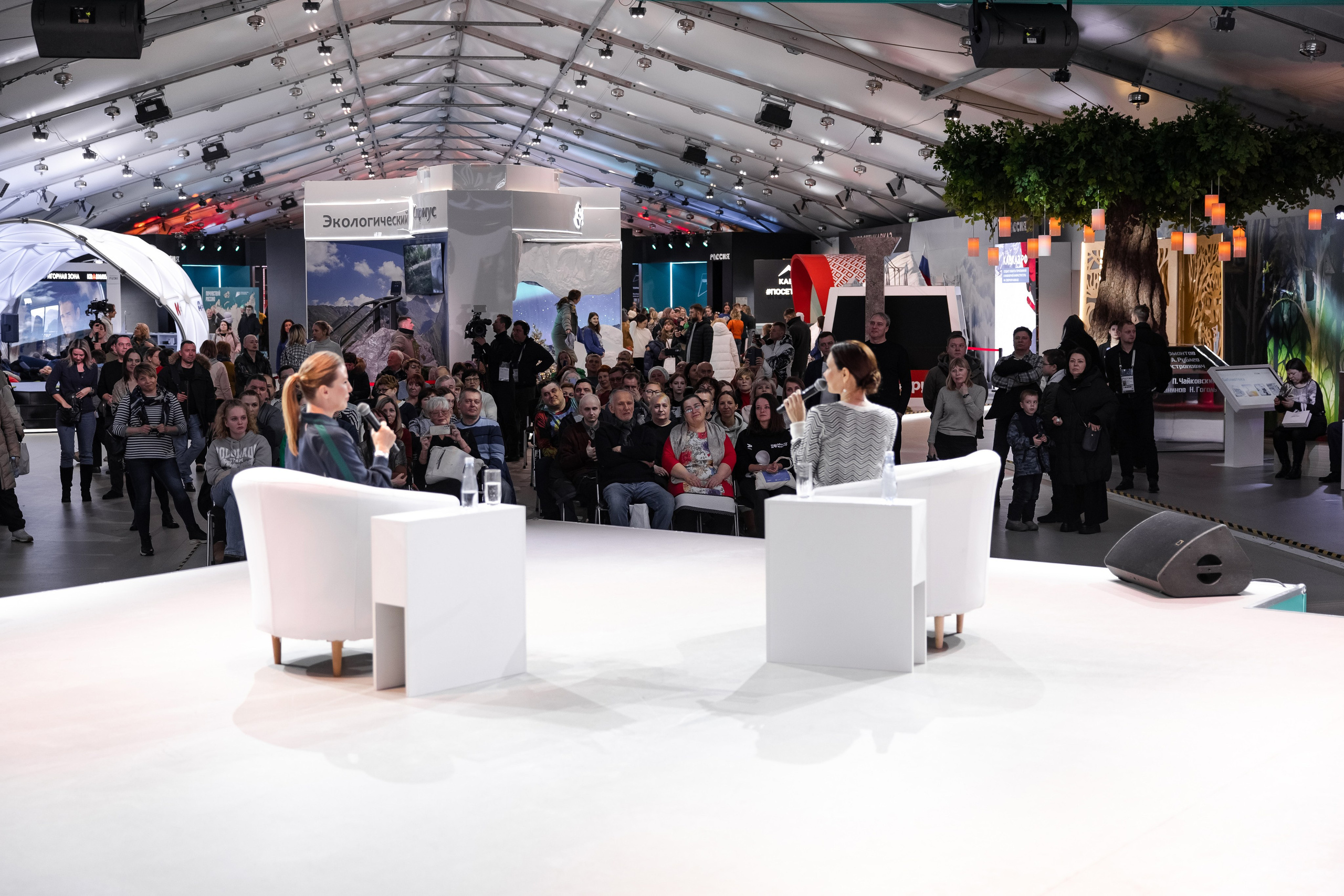 Выставка Россия: наша культура. Свадебный репортажный фотограф в Москве