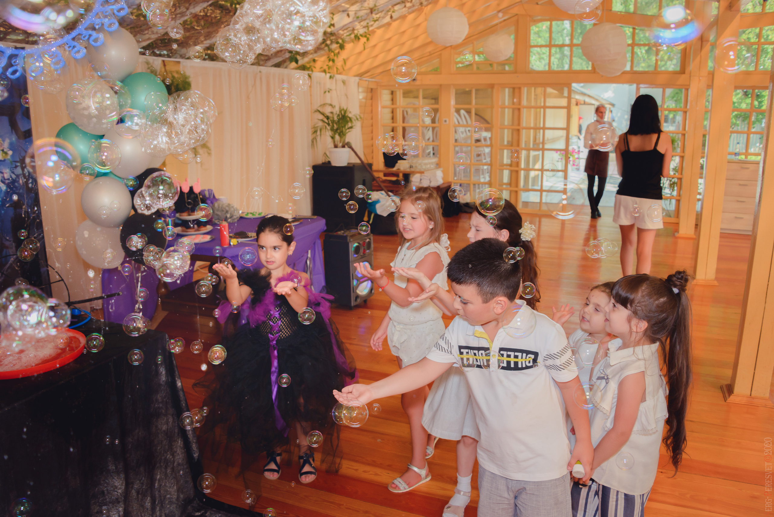 детское шоу мыльных пузырей, заказать мыльное шоу, мыльное шоу, мыльное шоу для детей, мыльное шоу Москва, семейная фотосессия в студии с детьми, фотограф на день рождения, фотограф на детский день рождения, фотограф на детский праздник, фотограф на праздник, фотограф на праздник цена, фотосессия с ребенком, шоу мыльных пузырей, шоу мыльных пузырей в саду, шоу мыльных пузырей для детей, шоу мыльных пузырей Люберцы, шоу мыльных пузырей на день рождения, шоу мыльных пузырей на день рождения ребенка, шоу мыльных пузырей на дом, шоу мыльных пузырей цена