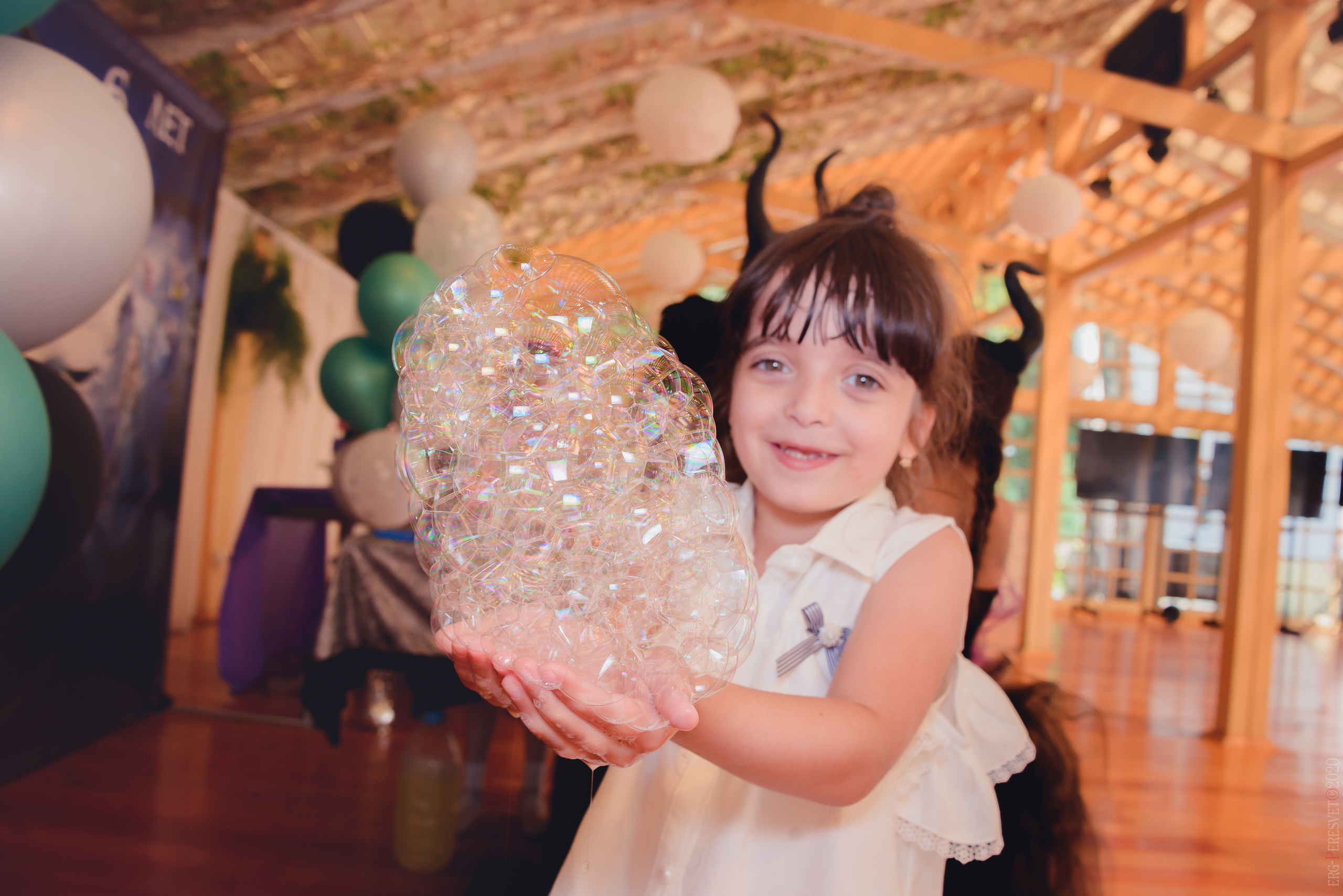 детское шоу мыльных пузырей, заказать мыльное шоу, мыльное шоу, мыльное шоу для детей, мыльное шоу Москва, семейная фотосессия в студии с детьми, фотограф на день рождения, фотограф на детский день рождения, фотограф на детский праздник, фотограф на праздник, фотограф на праздник цена, фотосессия с ребенком, шоу мыльных пузырей, шоу мыльных пузырей в саду, шоу мыльных пузырей для детей, шоу мыльных пузырей Люберцы, шоу мыльных пузырей на день рождения, шоу мыльных пузырей на день рождения ребенка, шоу мыльных пузырей на дом, шоу мыльных пузырей цена