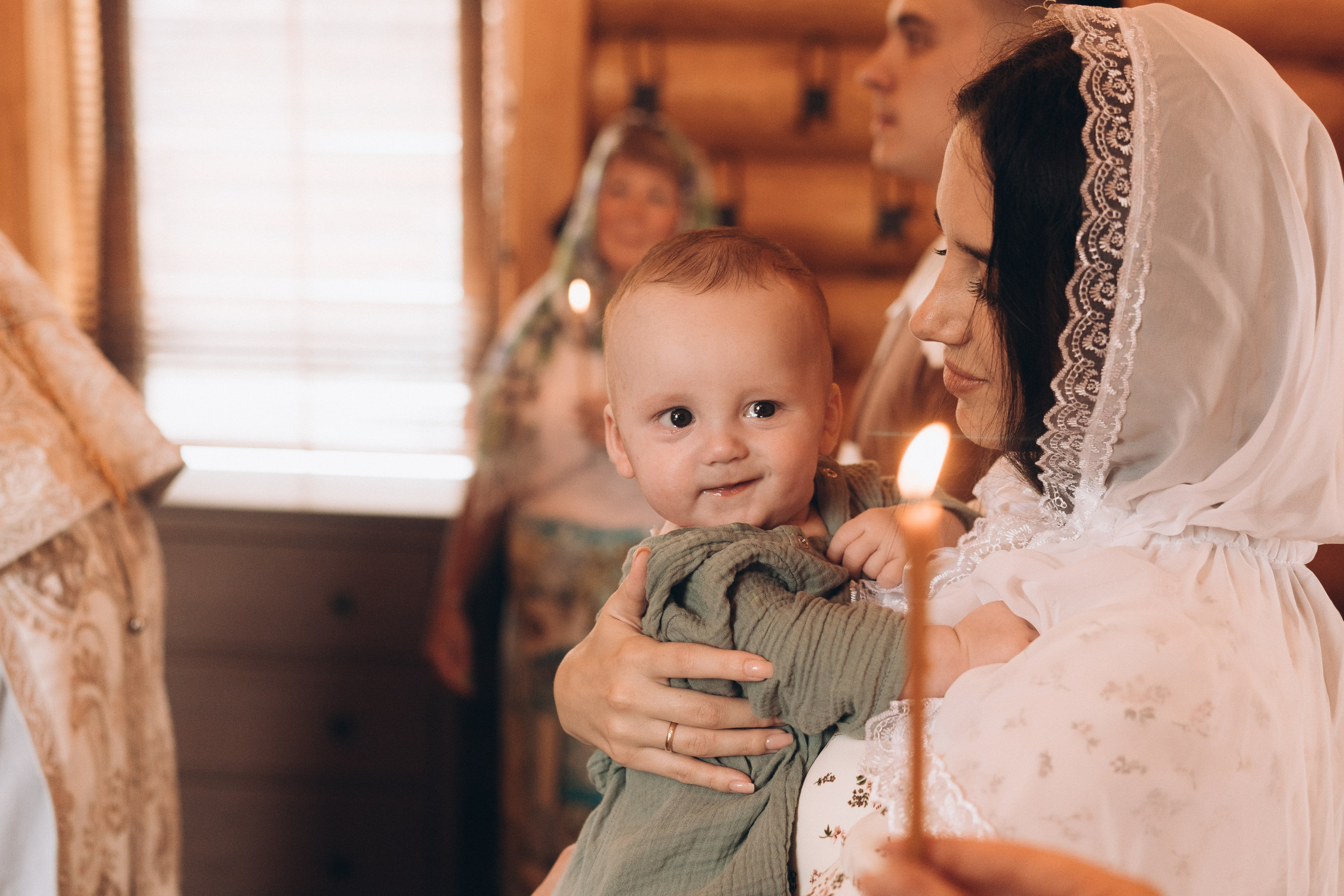 Таинство крещение в Москве. Семейный, ньюборн фотограф, фотограф на роды в Москве, Виктория Тюльдюкова