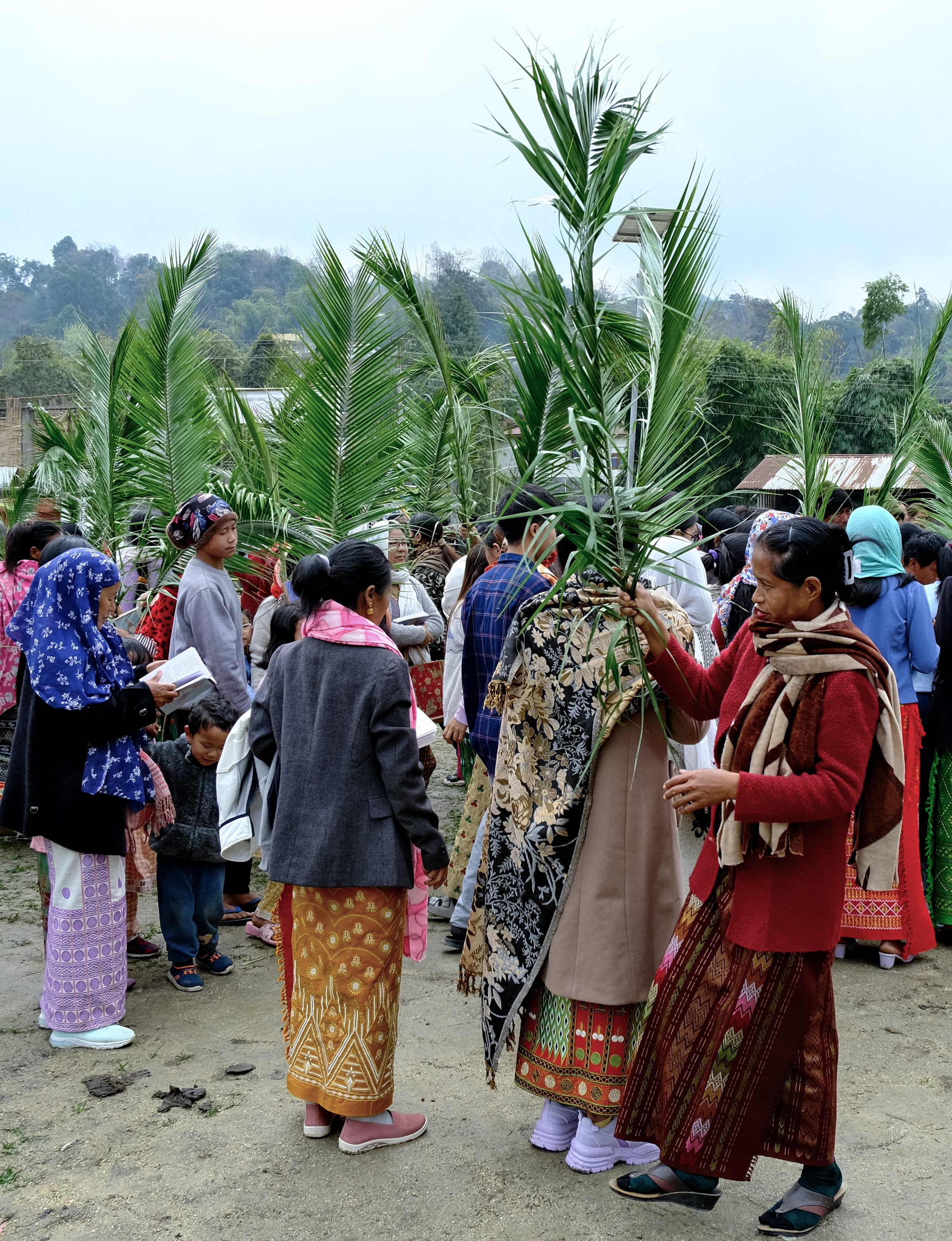 Крестный ход и танцы. Фотографии из путешествий