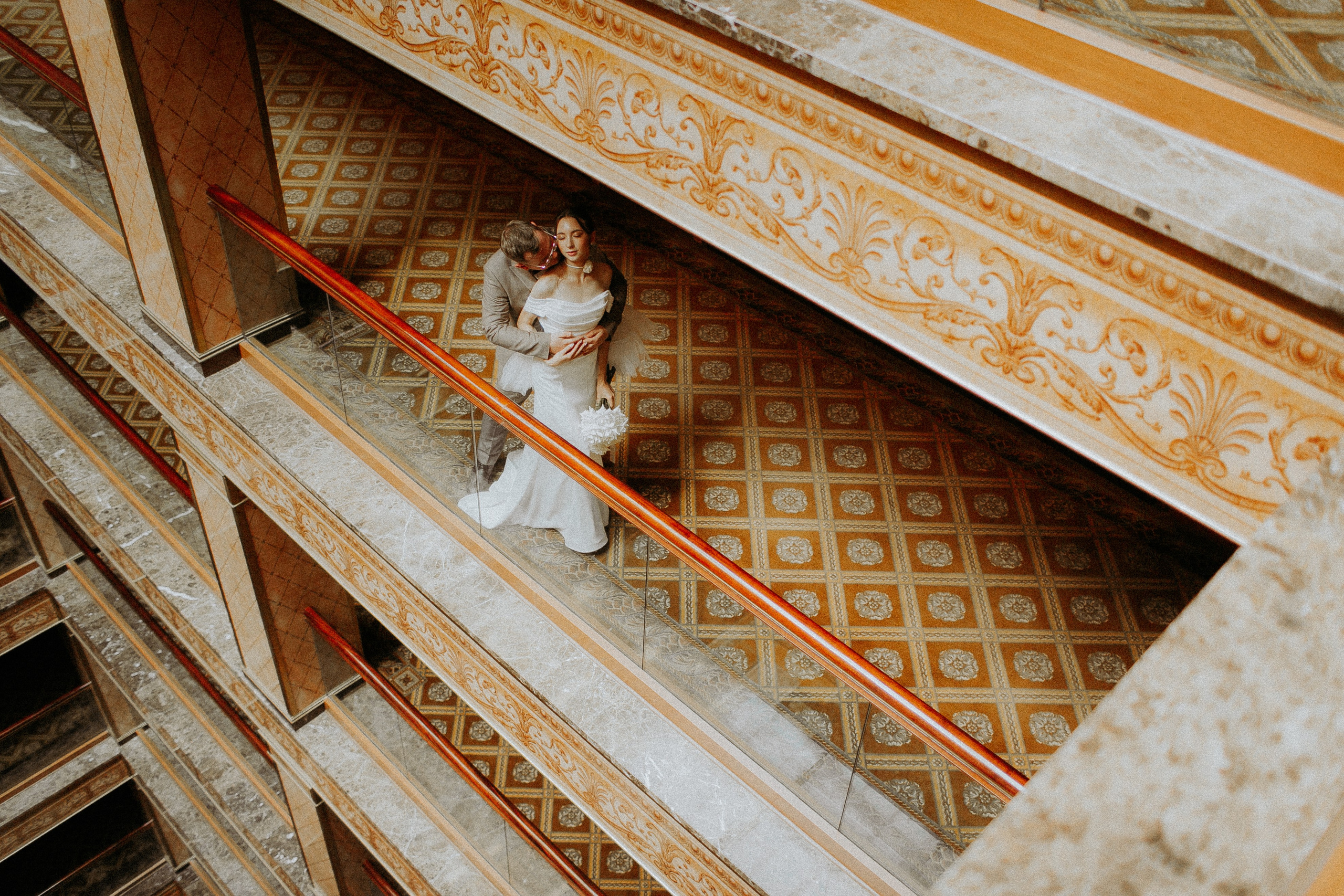 Свадебная осенняя фотосессия Ивана и Лидии в городе. Свадебный и репортажный фотограф в Ярославле и Санкт-Петербурге Роман Микрюков