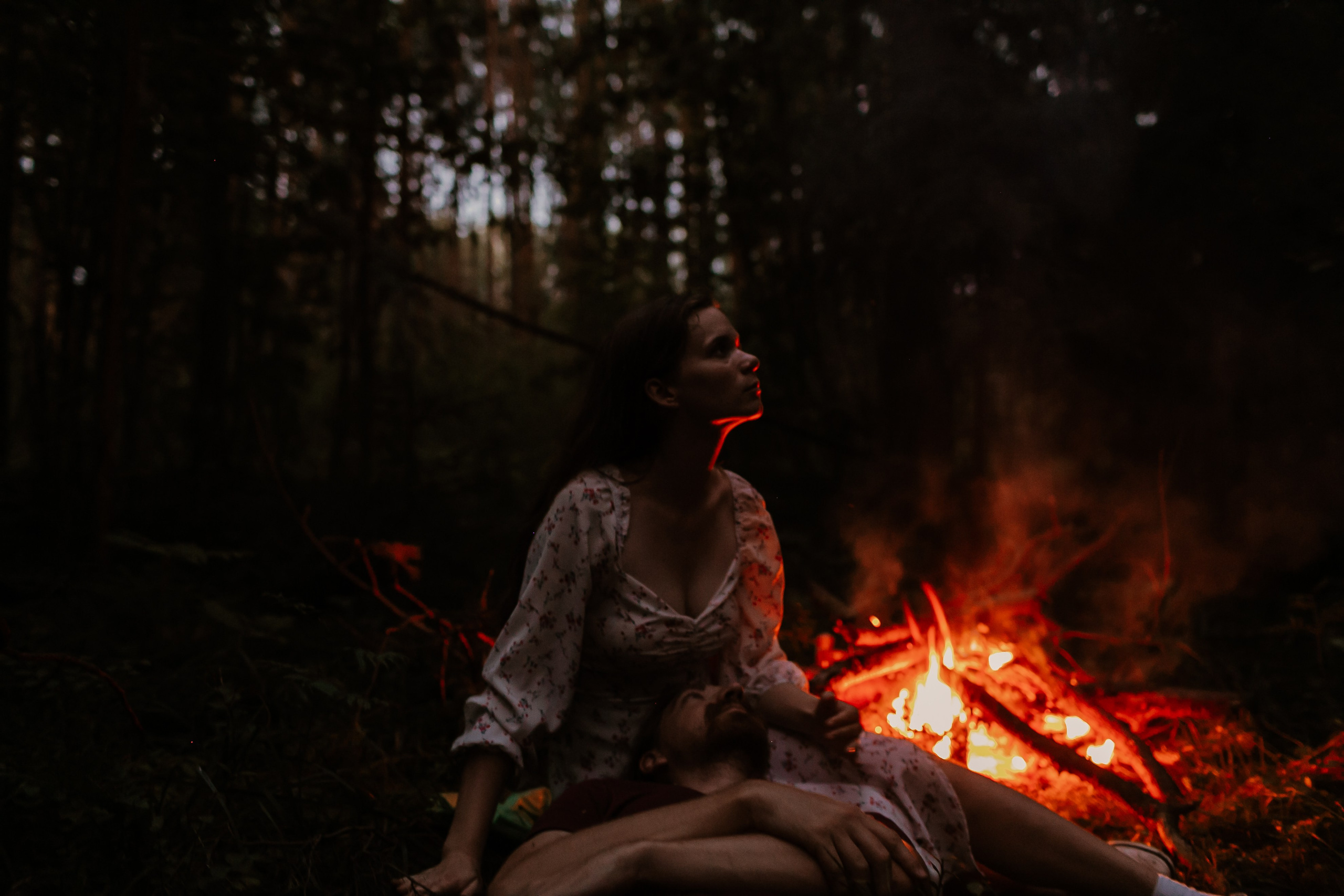 Атмосферная съемка Маши и Лёши в лесу наедине с природой. Свадебный и репортажный фотограф в Ярославле и Санкт-Петербурге Роман Микрюков