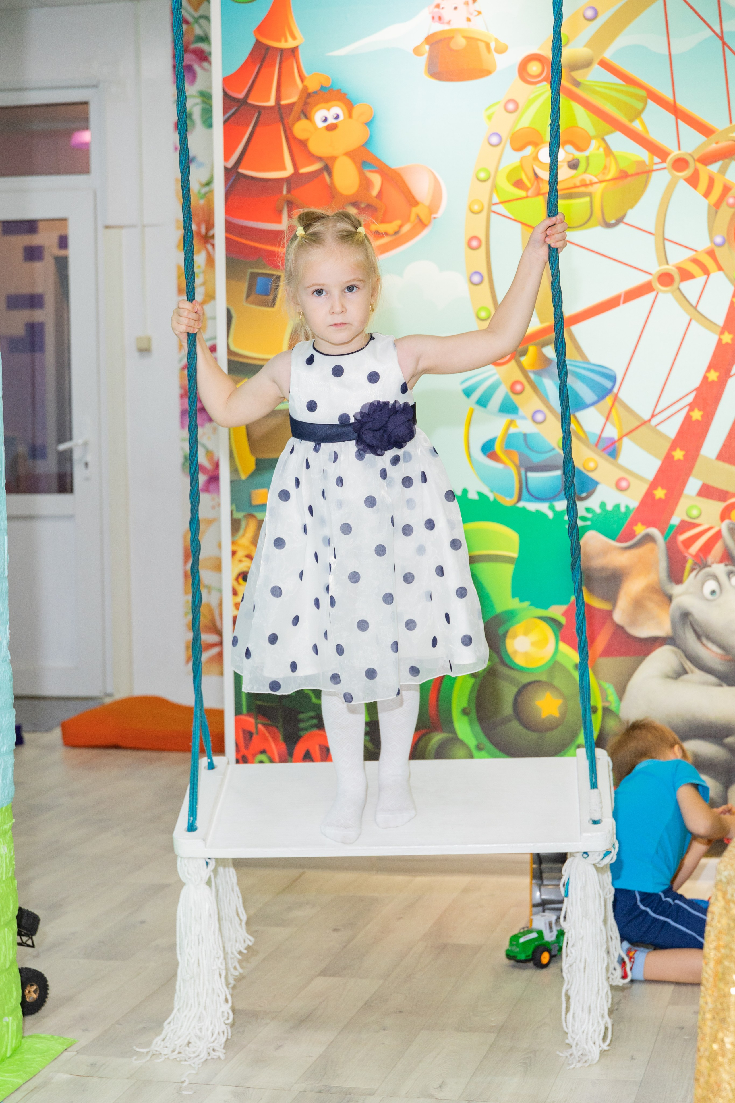 День Рождение в детском центре Качели. Выпускные альбомы во Владивостоке