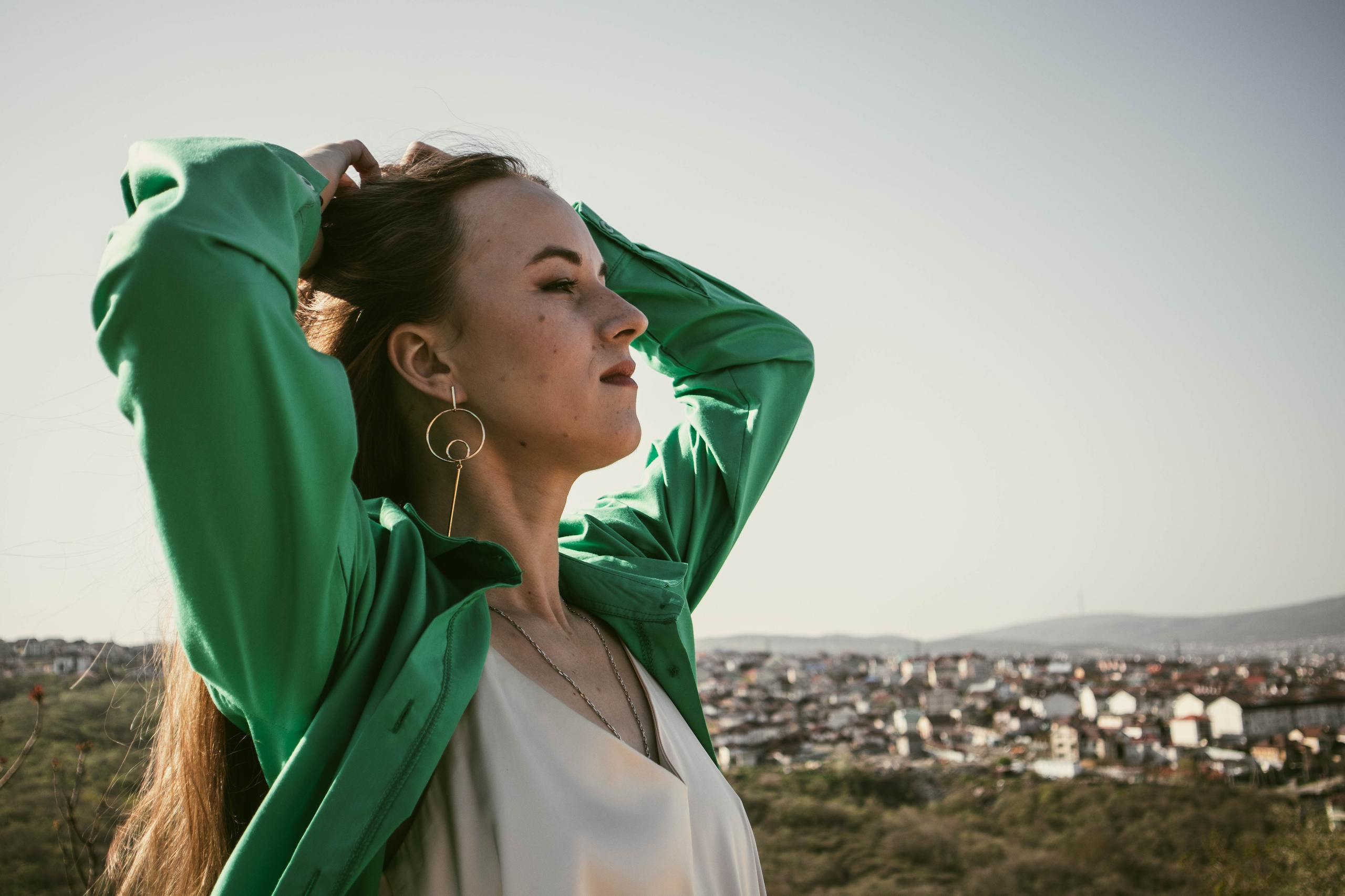 «Деревья шепчут, горы молчат». Уличный фотограф Города N