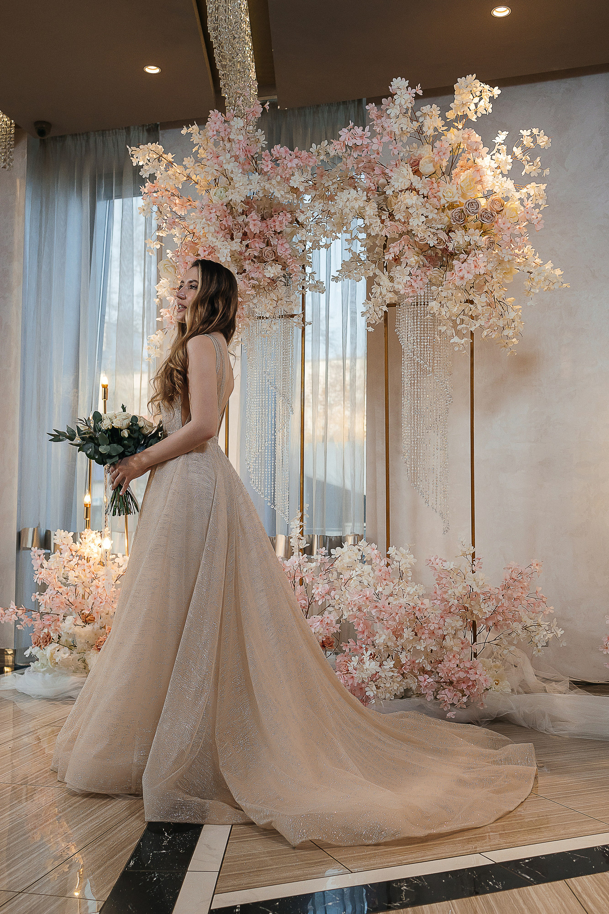 Роскошная выездная церемония в отеле. Олег Сверчков | Свадебный фотограф Вологда