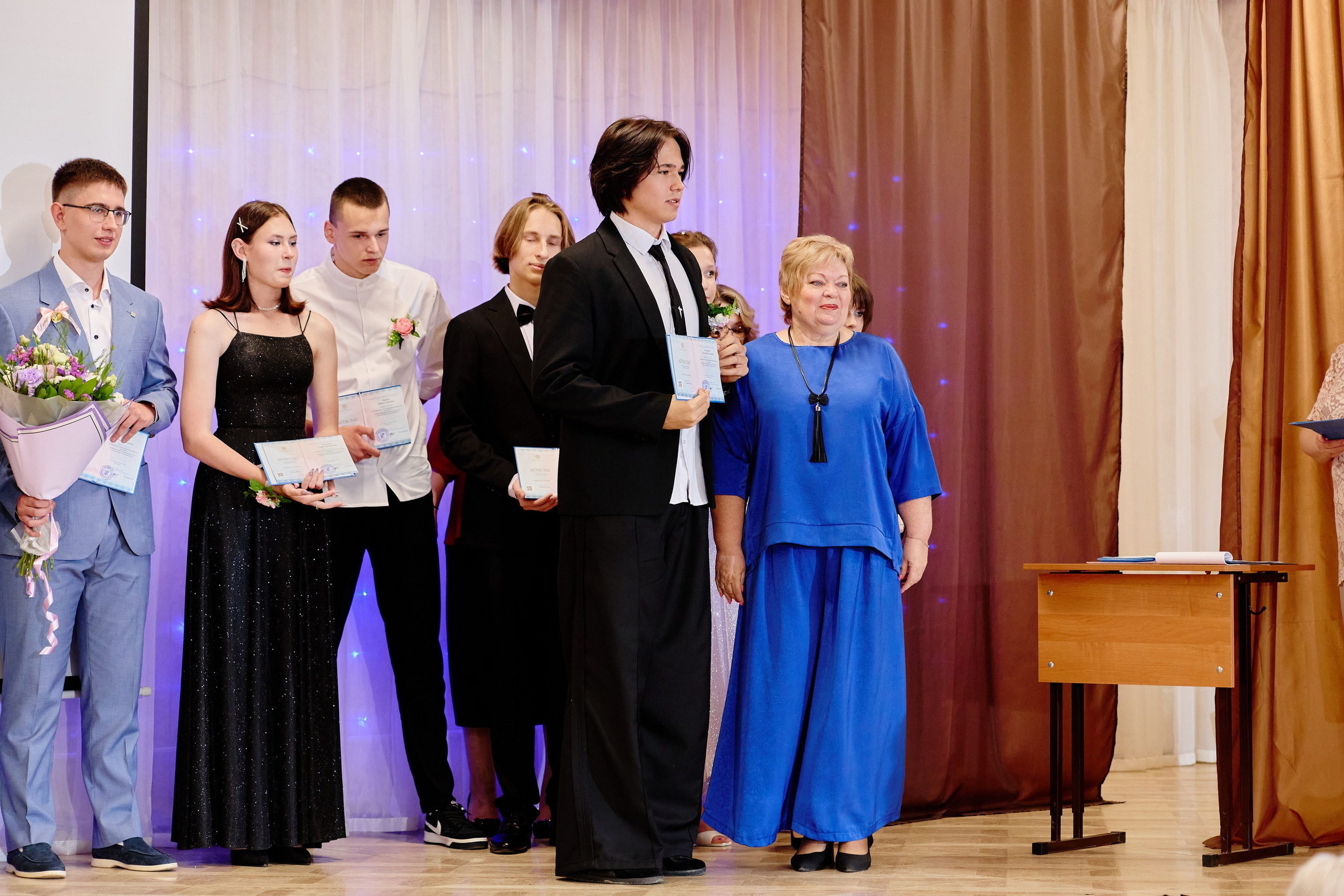 Выпускной 35 Сош. Фотограф Выпускные альбомы Таганрог Сергей Коробченко