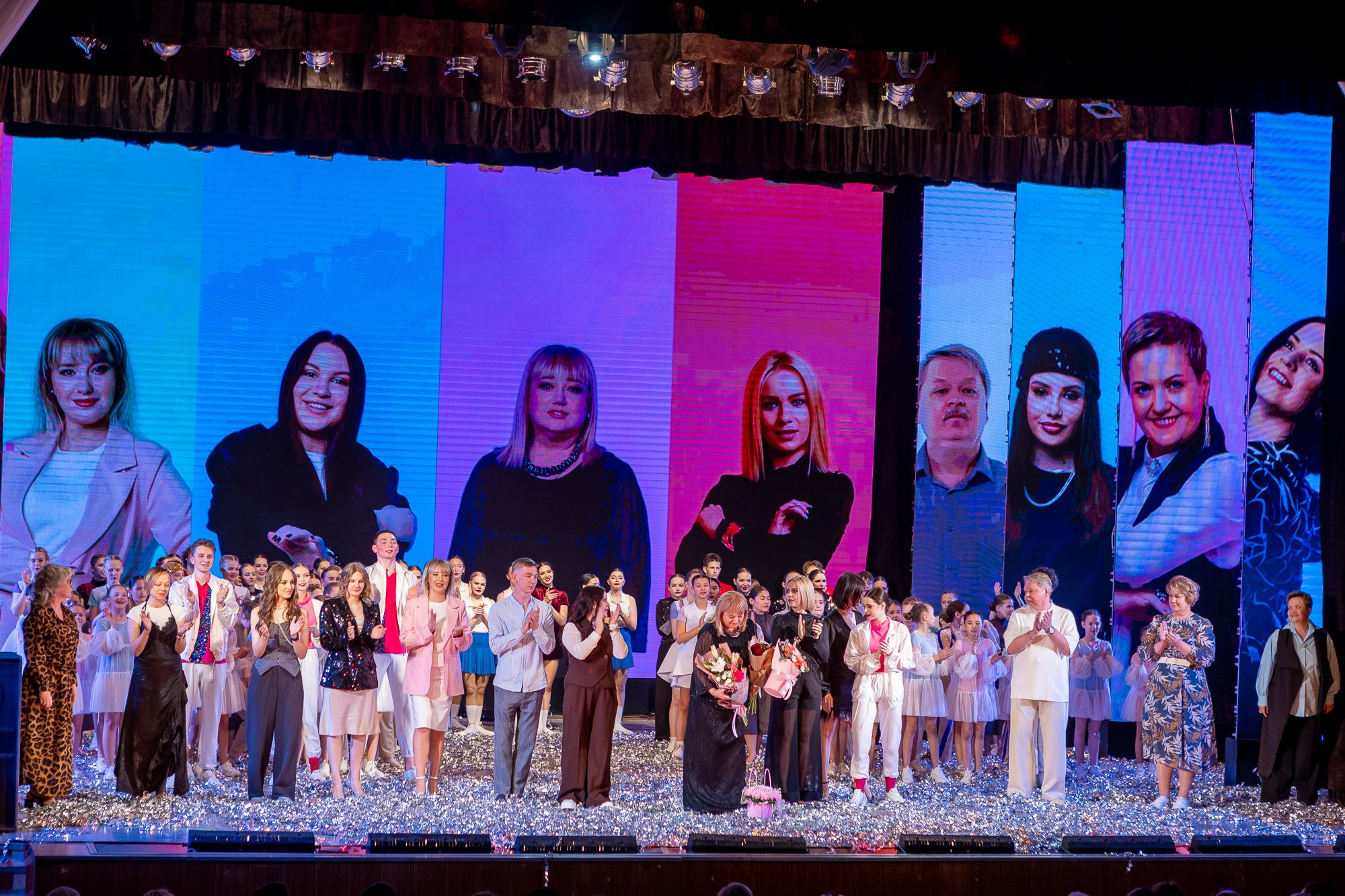 Отчетный концерт Заслуженного коллектива РФ «Жемчужинка». Фотограф в Оренбурге. Профессиональный фотограф