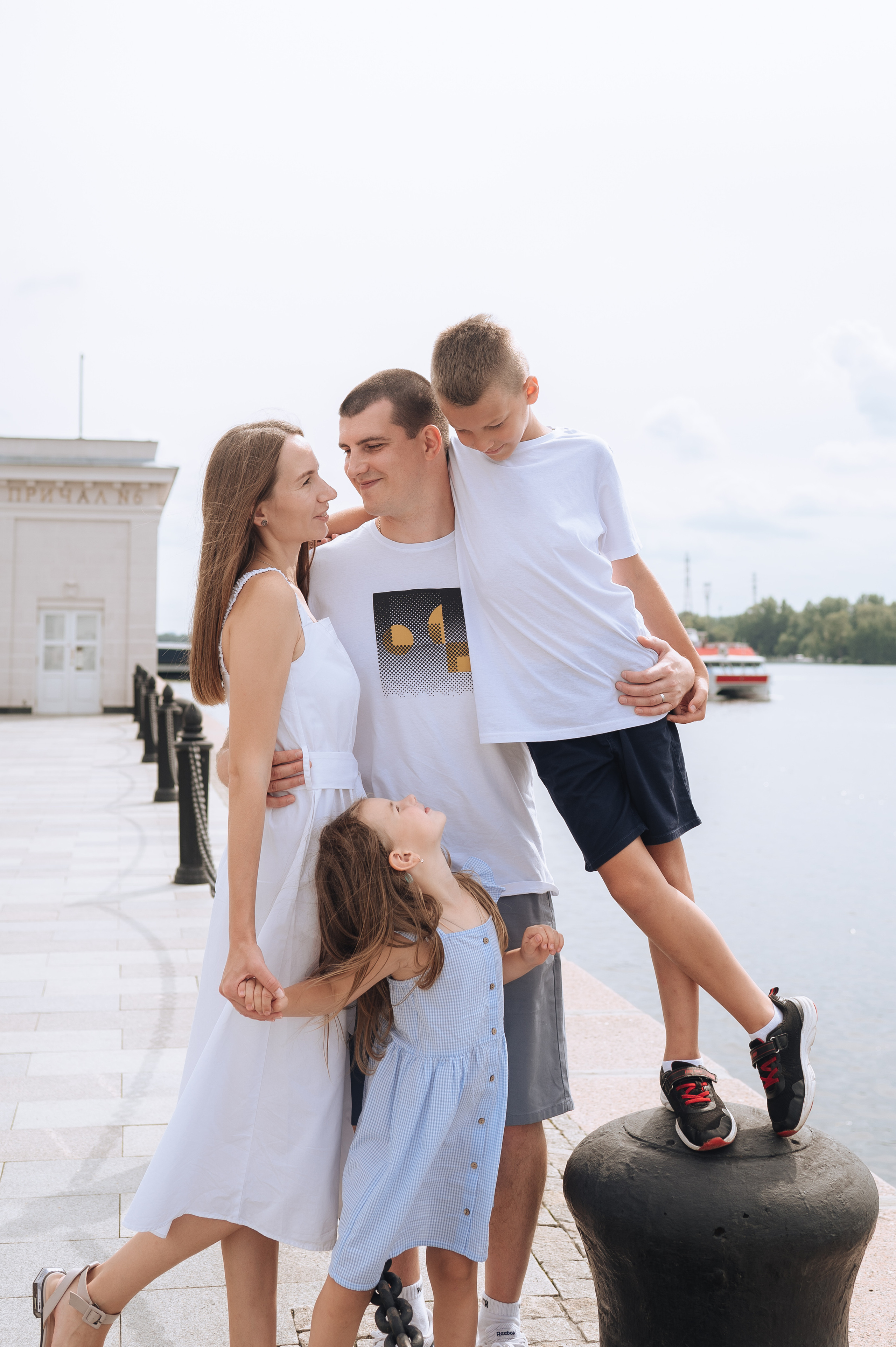 Семейная фотосессия на Речном вокзале. Фотограф в Москве и Московской области Таня Яблочкина