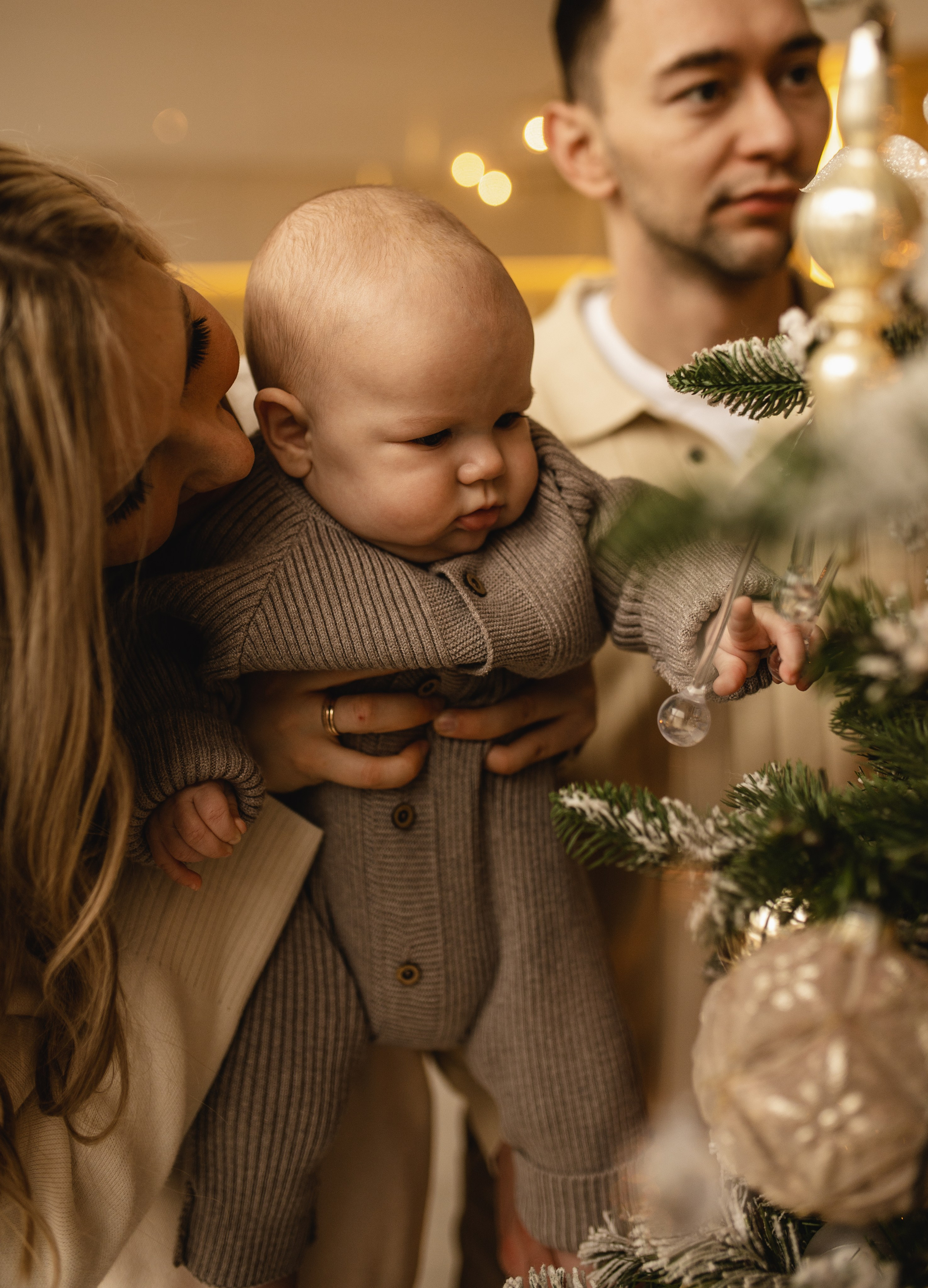 Новогодняя фотосессия в студии с малышом 6 месяцев в Бутово. Семейная фотосессия Бутово Москва фотограф Алина Морщагина