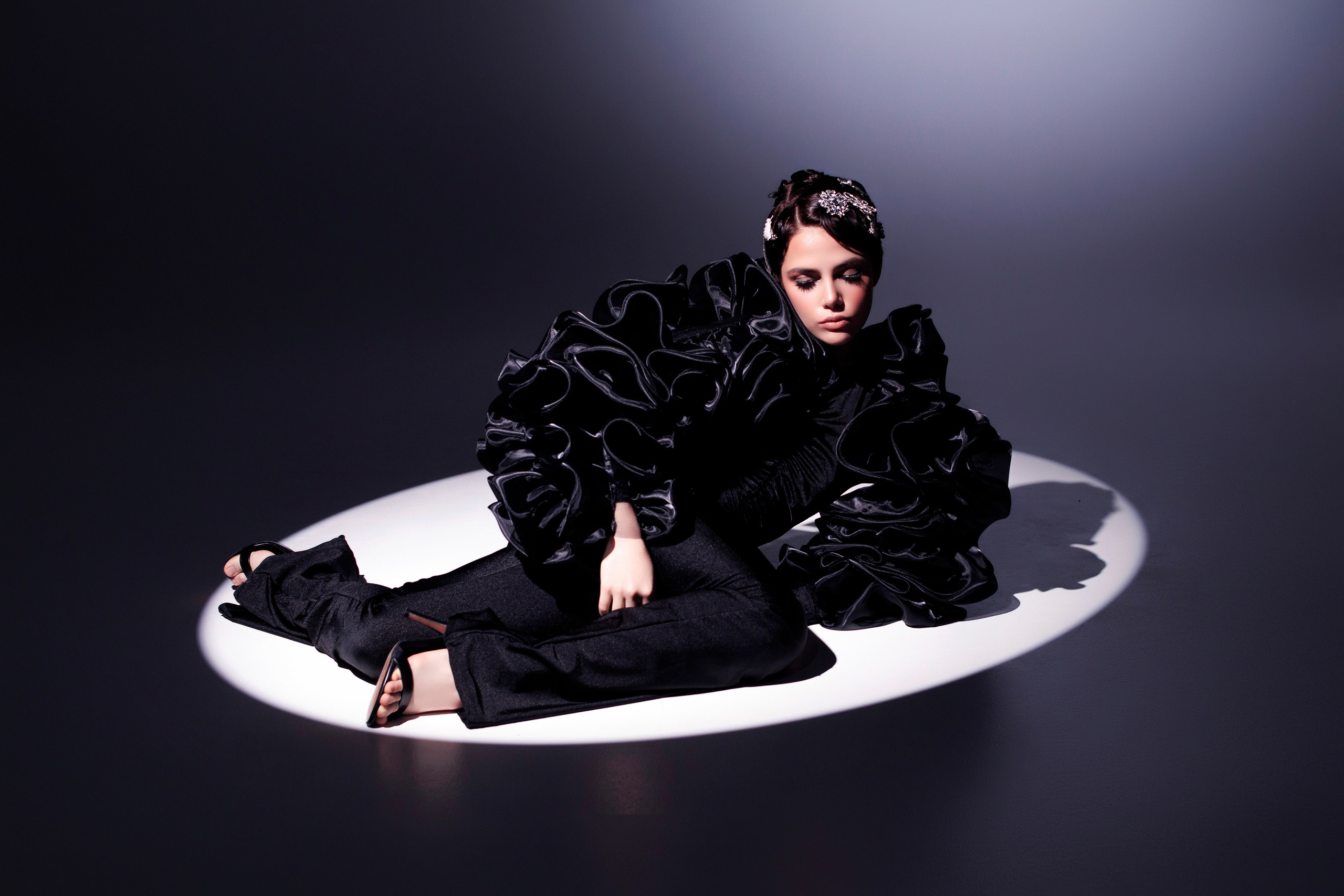 Фотосессия в студии. Я — фотограф, который помогает запечатлеть самые важные моменты вашей жизни!