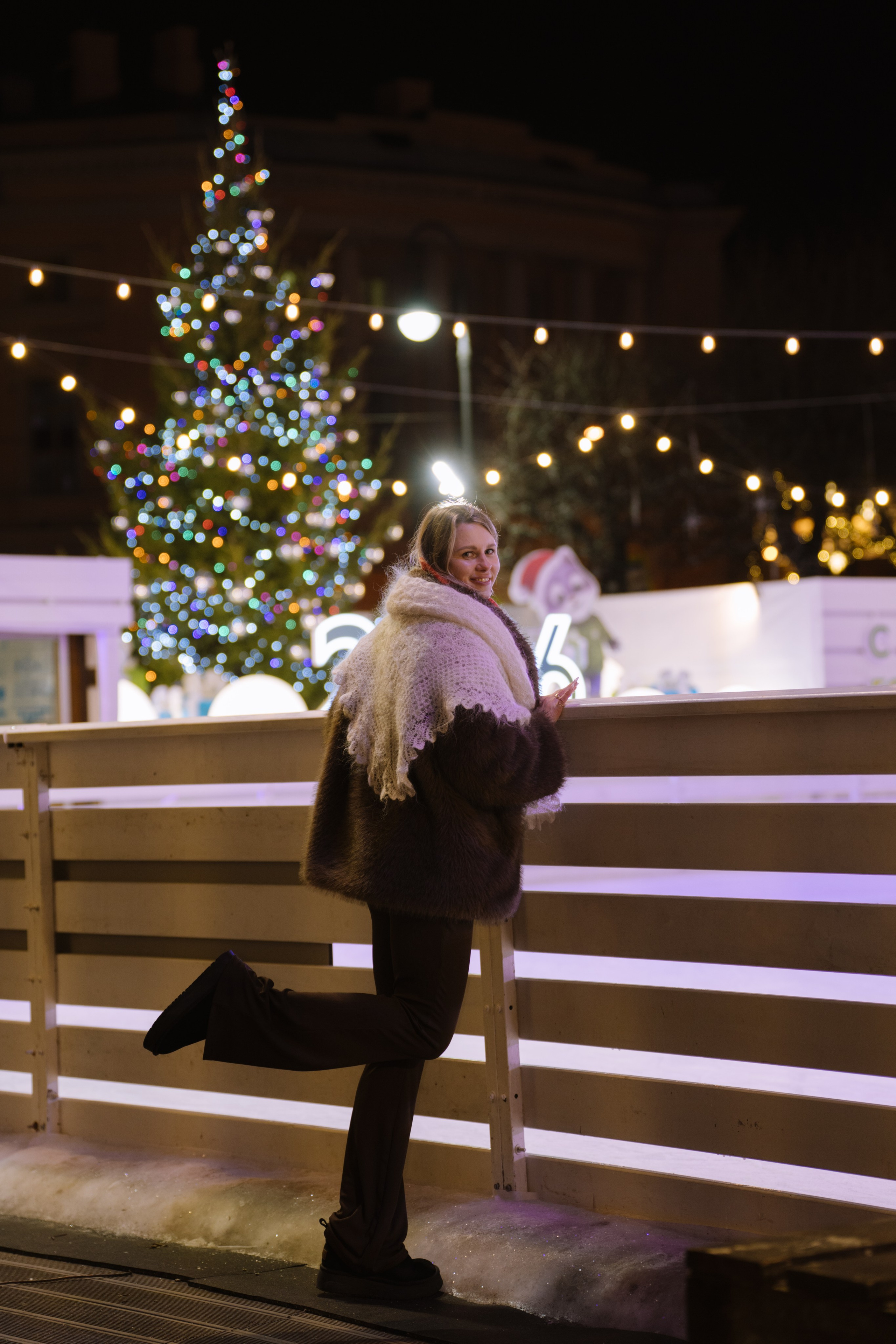 ПРОГУЛКА НА МАНЕЖНОЙ ПЛОЩАДИ ДЛЯ ДЕВУШКИ ПЕРЕД НОВЫМ ГОДОМ (НОВОГОДНЯЯ ФОТОСЕССИИЯ НА МАНЕЖНОЙ ПЛОЩАДИ). Профессиональный фотограф, Санкт-Петербург — Виктория Богомолова
