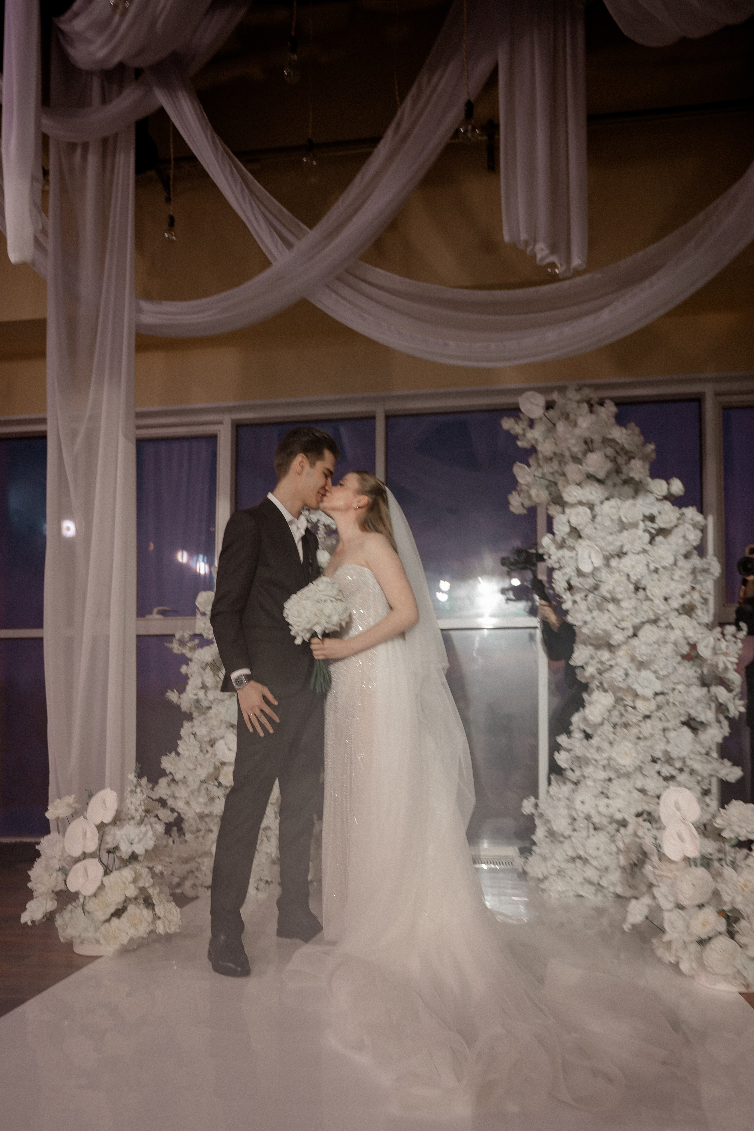 СВАДЕБНАЯ СЬЕМКА СБОРОВ В ОТЕЛЕ И ВЫЕЗД НА ЦЕРЕМОНИЮ (СНЯТО В СИБИРЕ В НИЖНЕВАРТОВСКЕ). Профессиональный фотограф, Санкт-Петербург — Виктория Богомолова